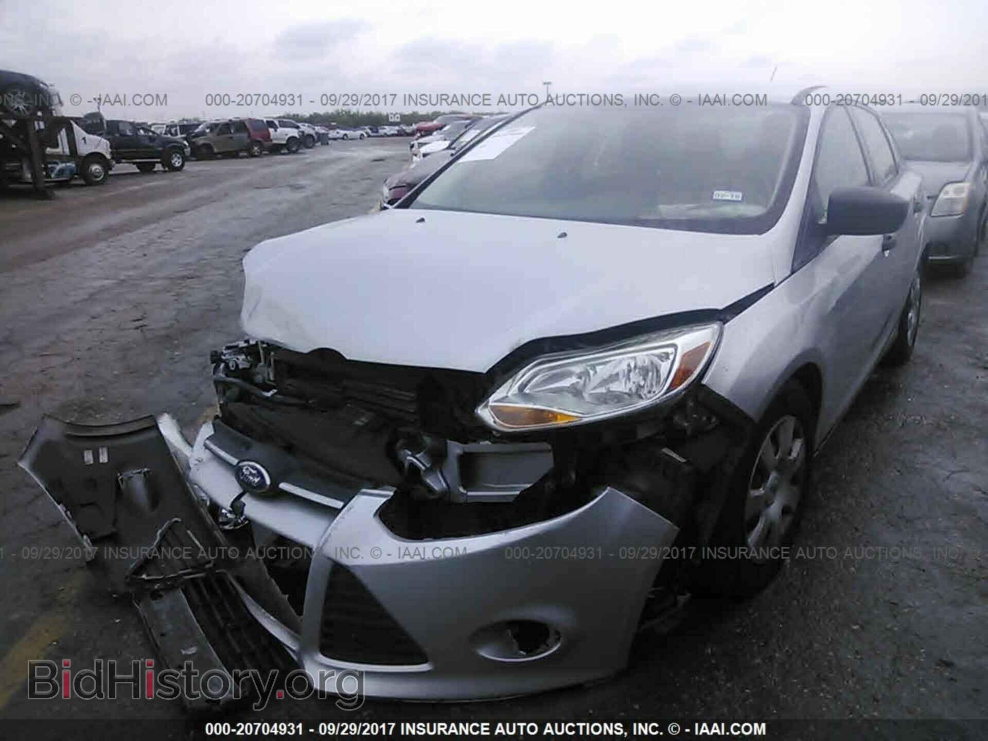 2012 Ford Focus - VIN: 1FAHP3E25CL303598 - Photo 2