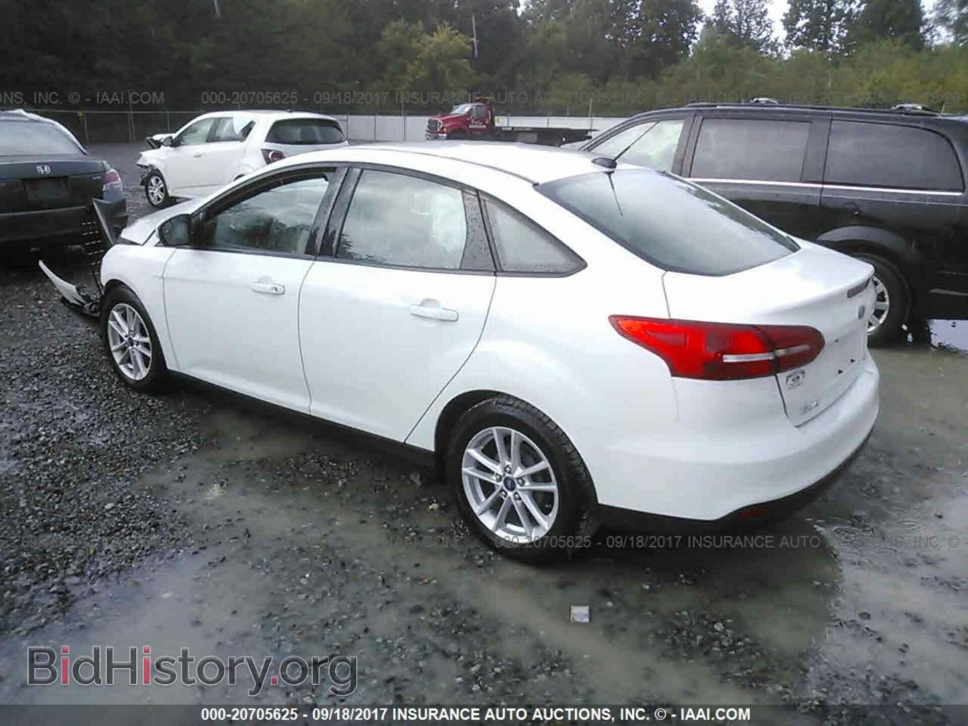 2015 Ford Focus - VIN: 1FADP3F20FL276165 - Photo 3