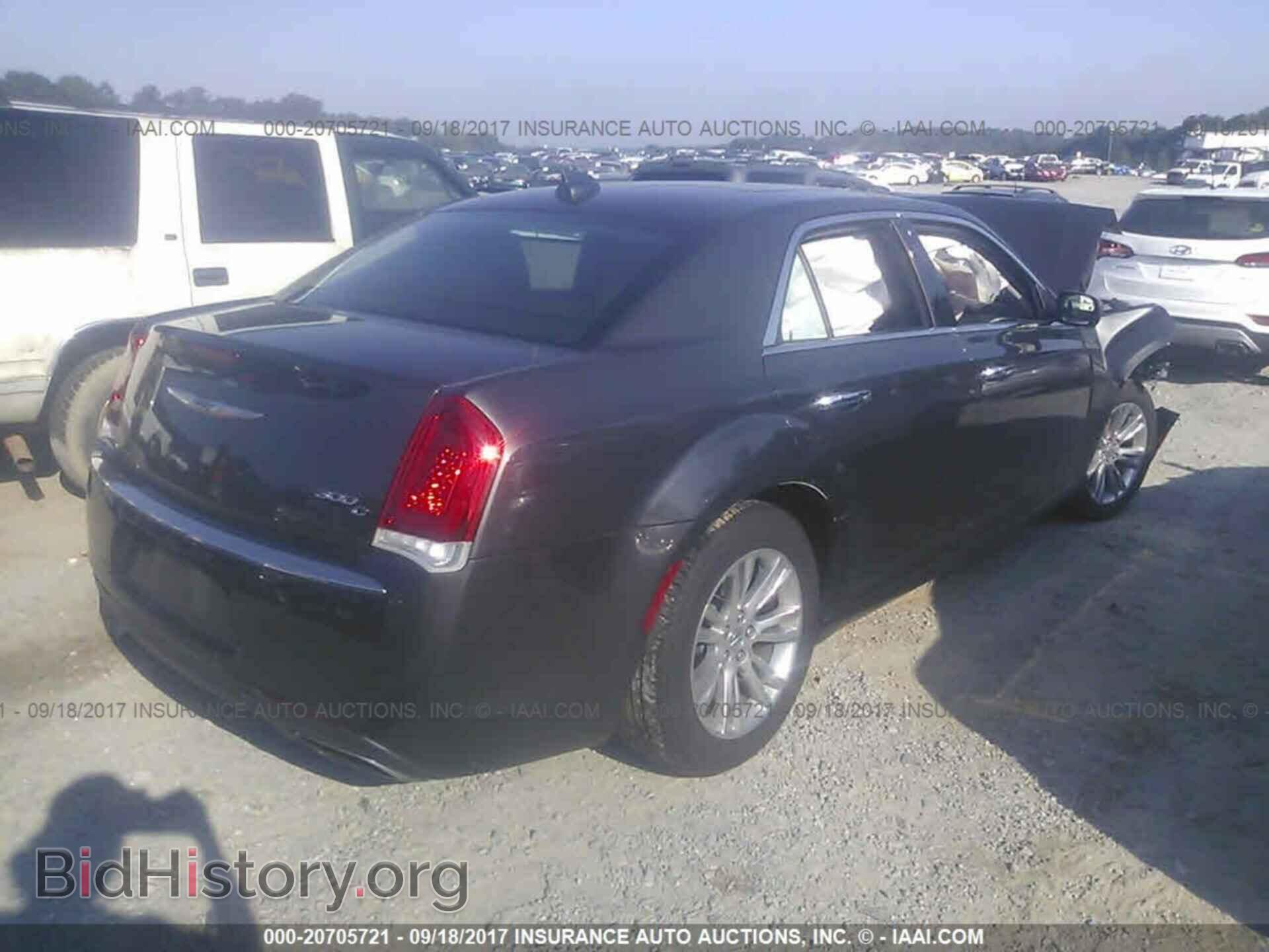 2017 Chrysler 300c - VIN: 2C3CCAEG6HH570631 - Фото 4