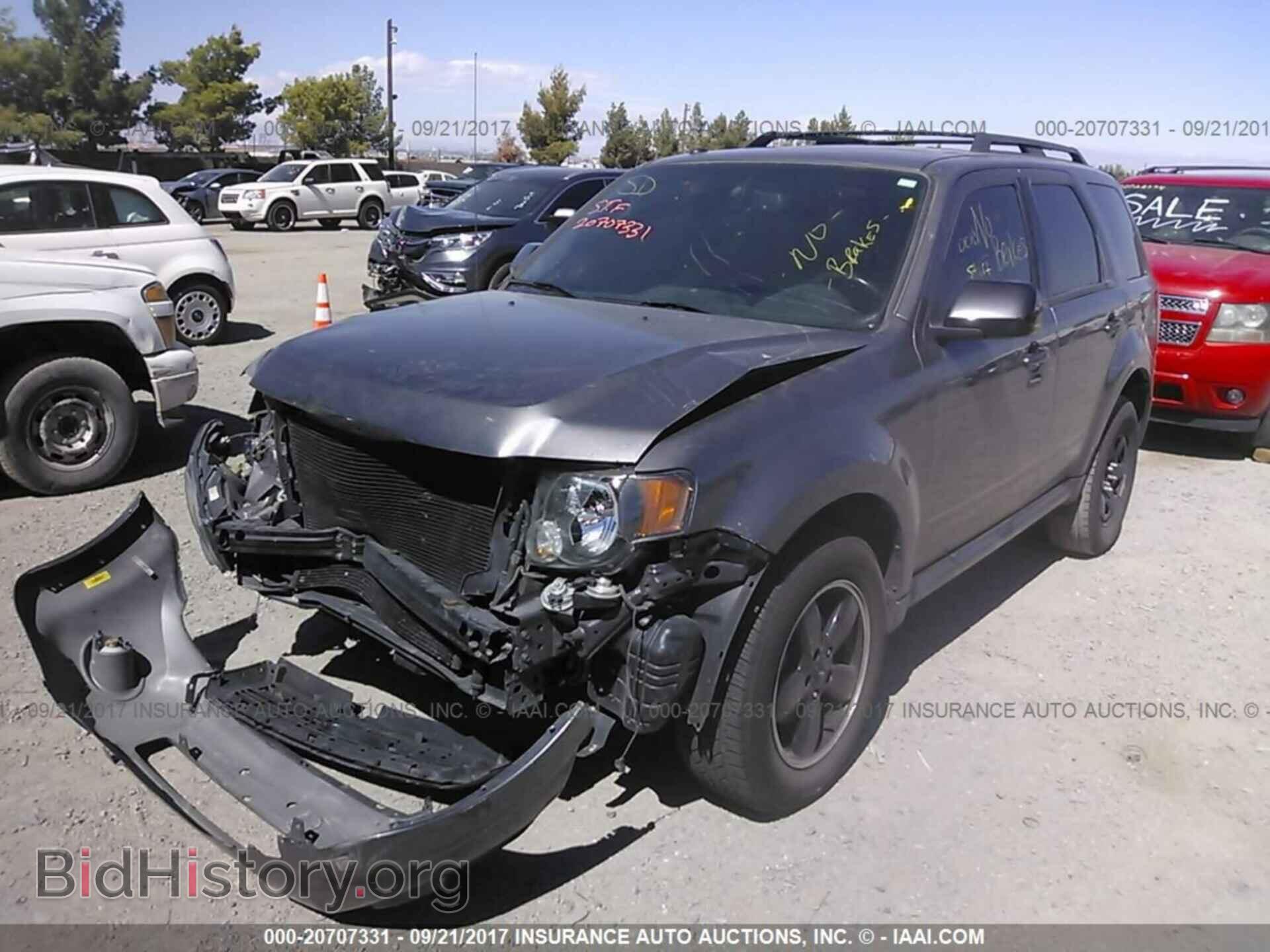 2011 Ford Escape - VIN: 1FMCU0D72BKC17853 - Фото 2