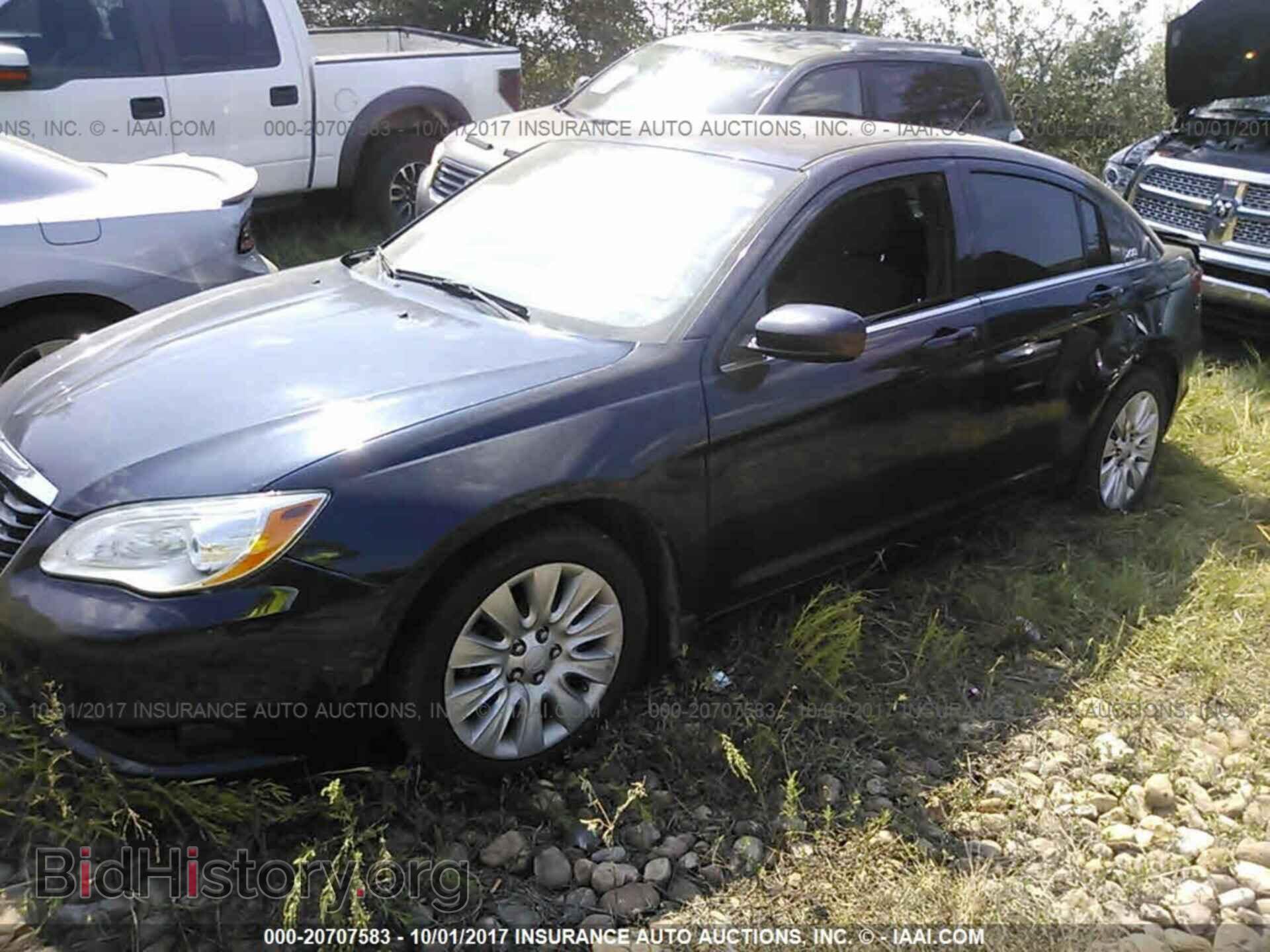 2013 Chrysler 200 - VIN: 1C3CCBAB1DN640960 - Фото 2
