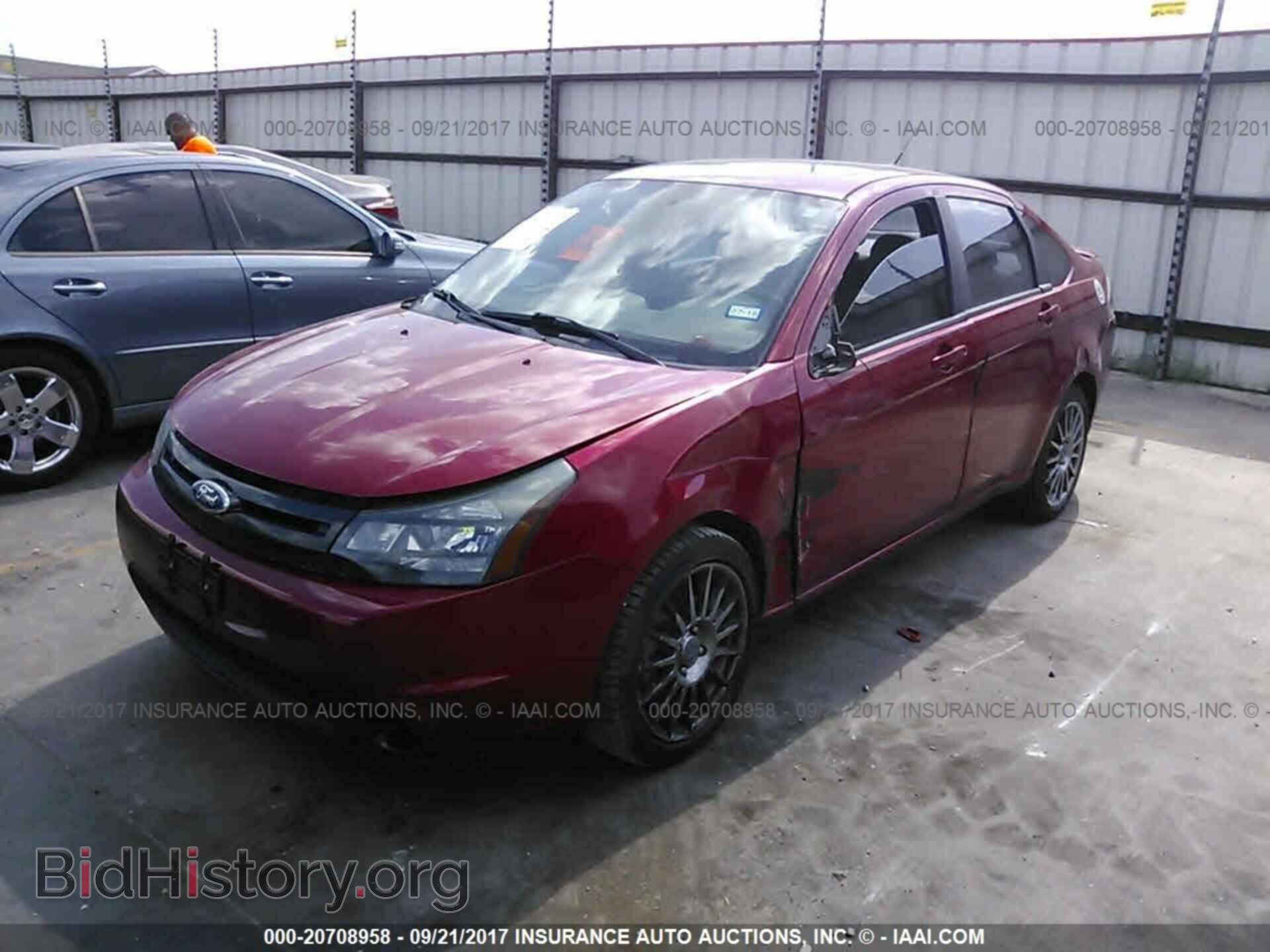 2011 Ford Focus - VIN: 1FAHP3GN8BW153507 - Фото 2