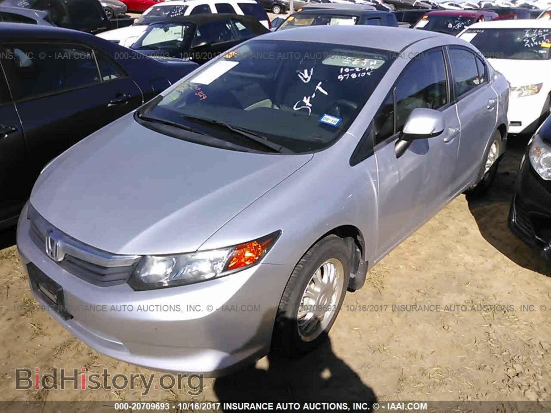 2012 Honda Civic - VIN: 2HGFB2F52CH578105 - Photo 2