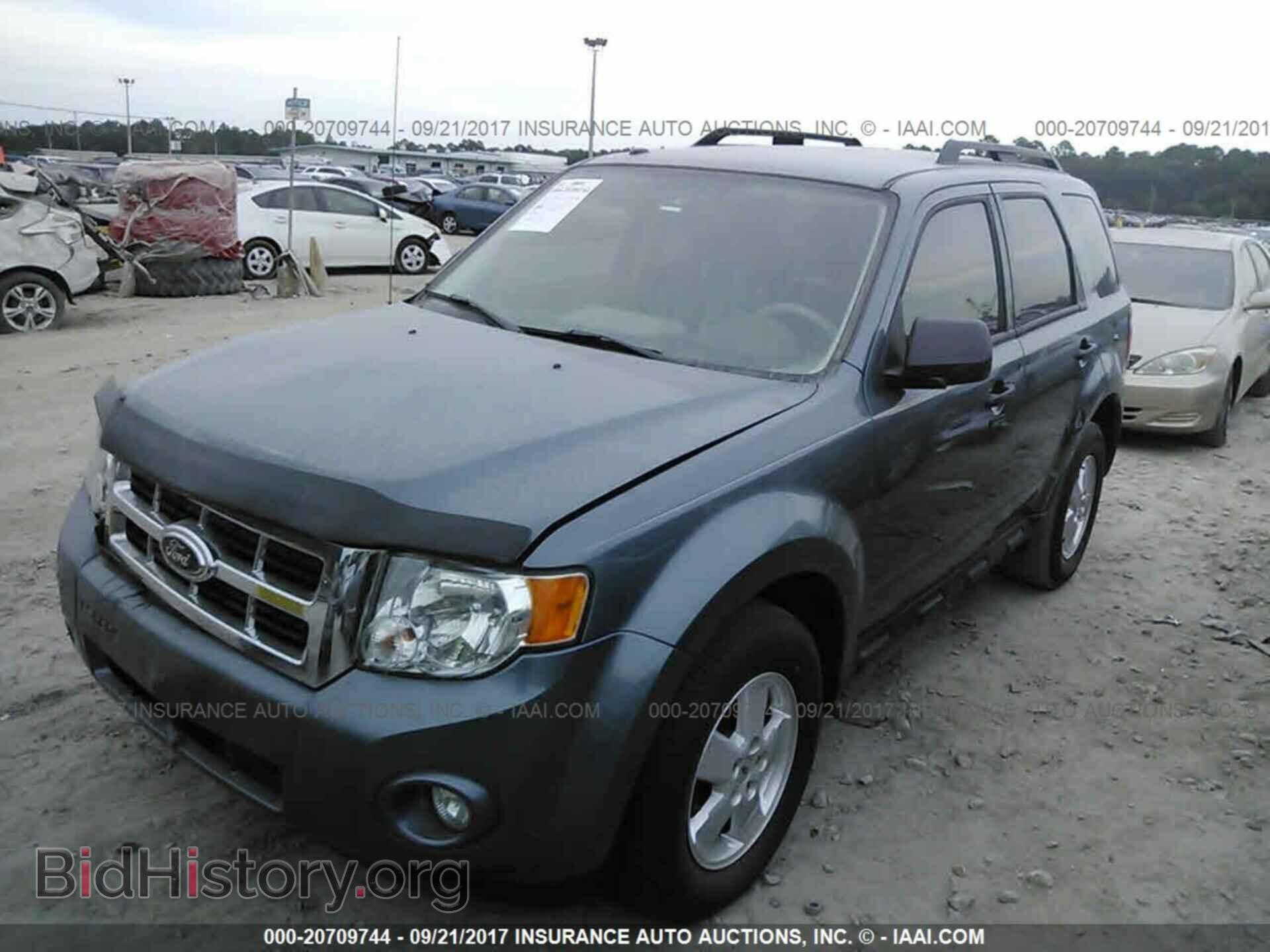 2012 Ford Escape - VIN: 1FMCU0D72CKC60414 - Photo 2