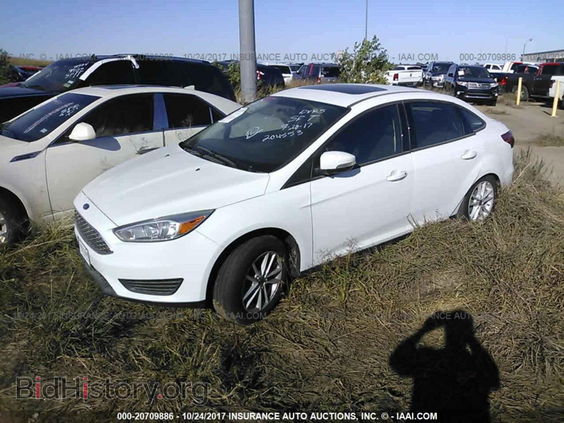 2015 Ford Focus - VIN: 1FADP3F21FL204553 - Photo 2