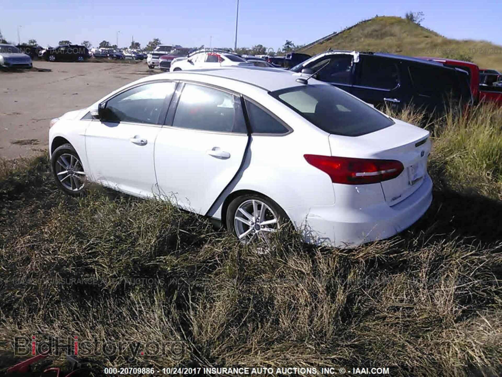 2015 Ford Focus - VIN: 1FADP3F21FL204553 - Photo 3