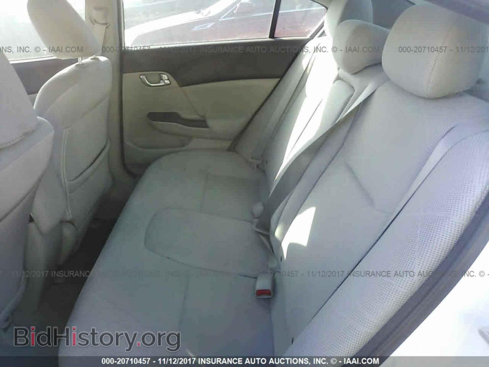2012 Honda Civic - VIN: 2HGFB2F84CH313163 - Photo 8