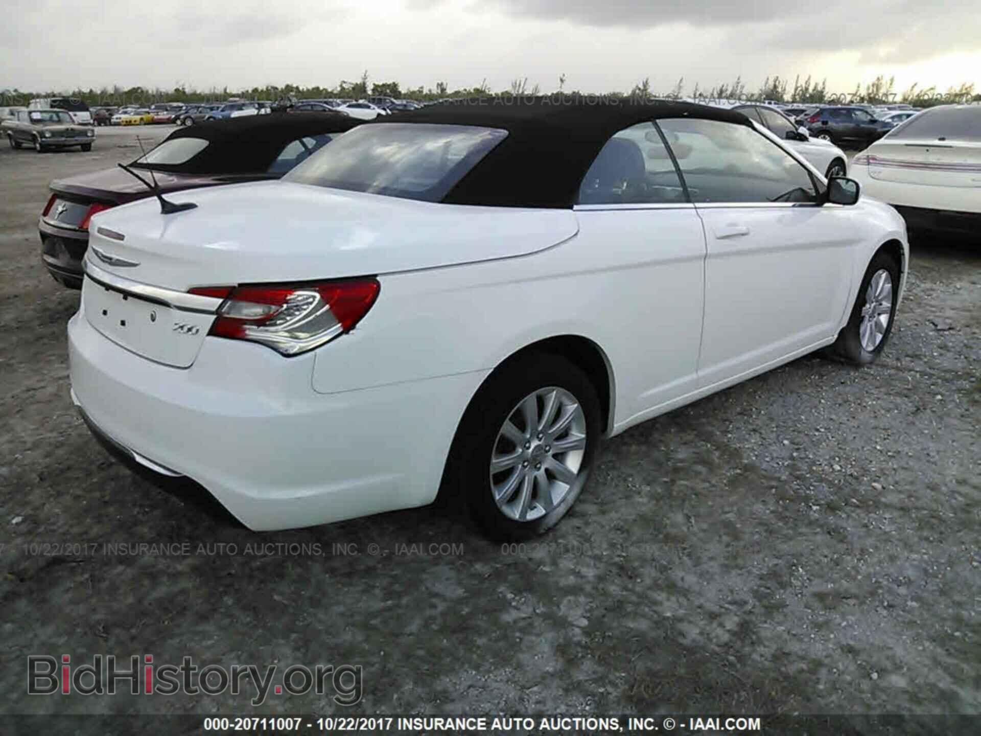2013 Chrysler 200 - VIN: 1C3BCBEB8DN571108 - Photo 4