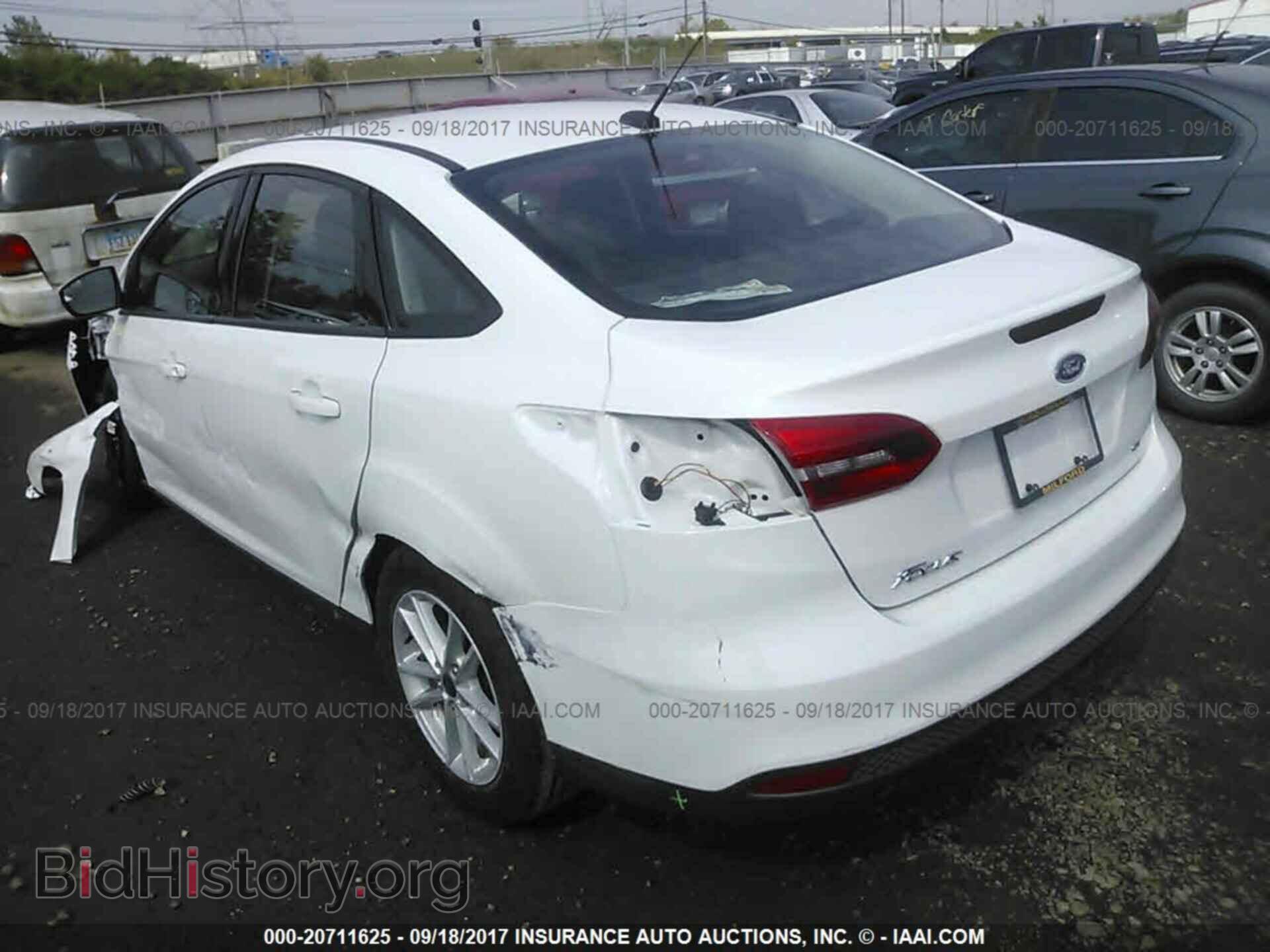 2017 Ford Focus - VIN: 1FADP3F21HL243579 - Фото 3