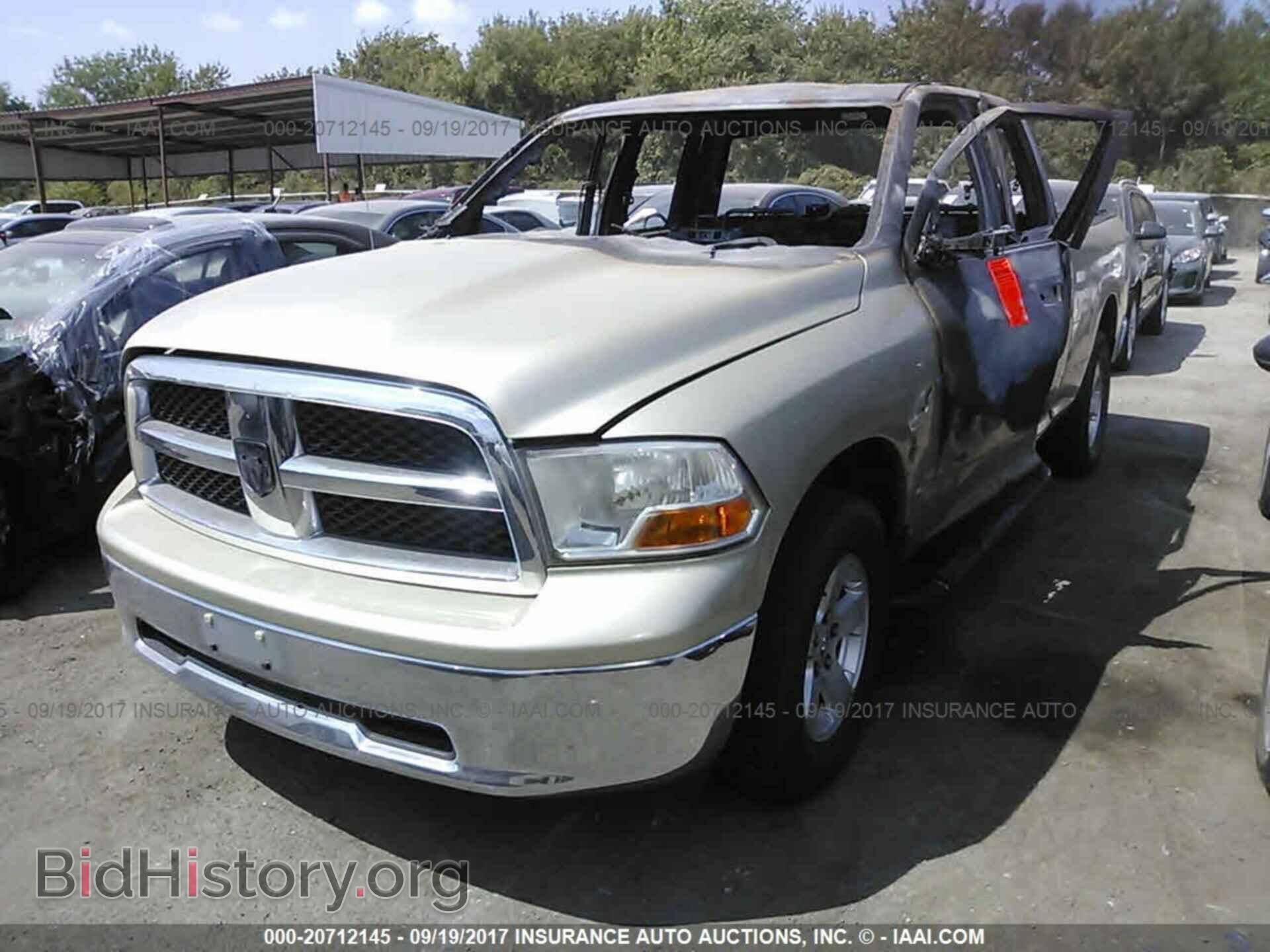 2011 Dodge Ram 1500 - VIN: 1D7RB1GP9BS615458 - Фото 2