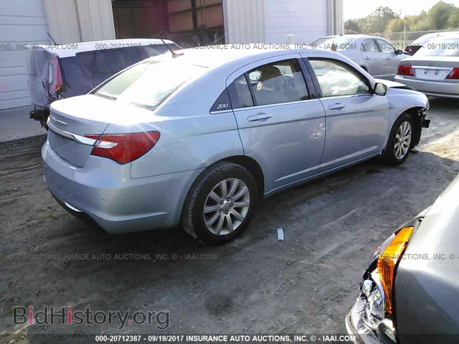 2013 Chrysler 200 - VIN: 1C3CCBBB8DN617447 - Фото 4