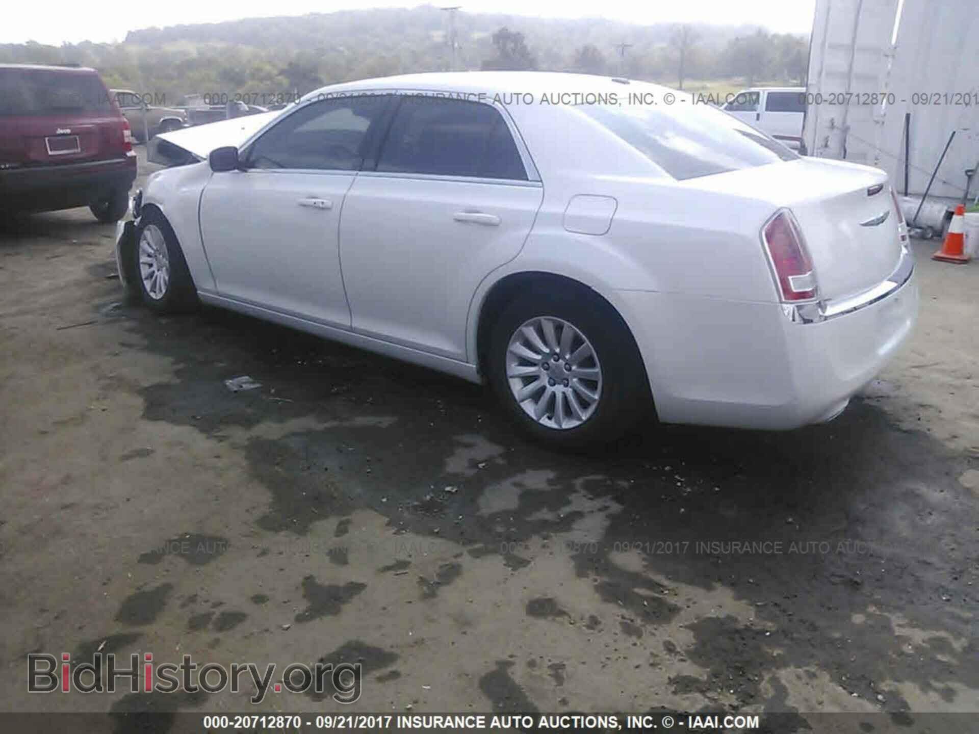 2014 Chrysler 300 - VIN: 2C3CCAAG1EH238114 - Фото 3