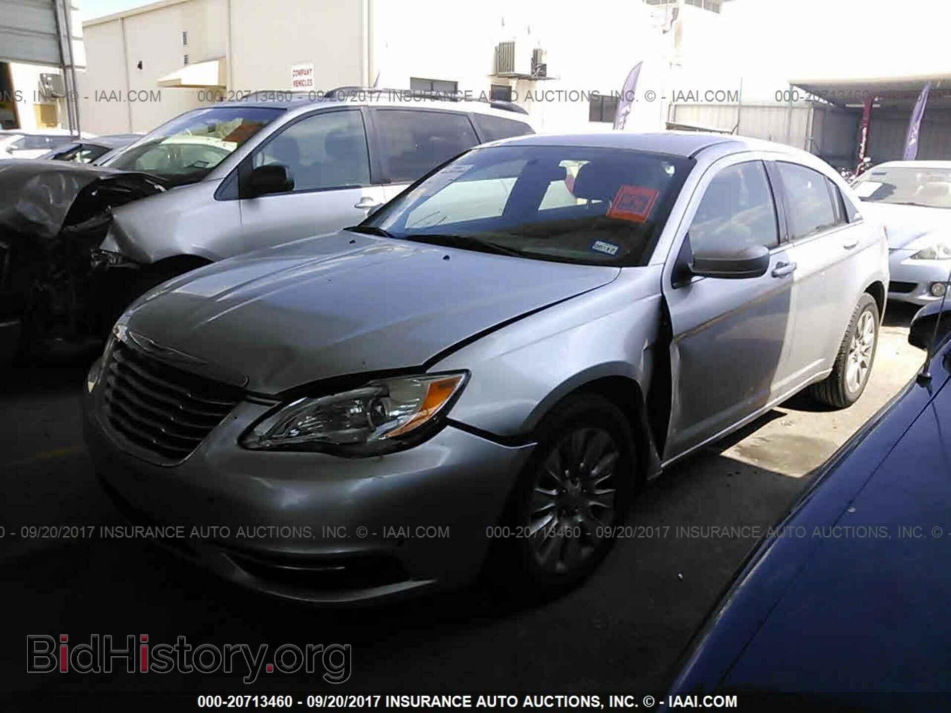 2012 Chrysler 200 - VIN: 1C3CCBAB8CN100598 - Фото 2