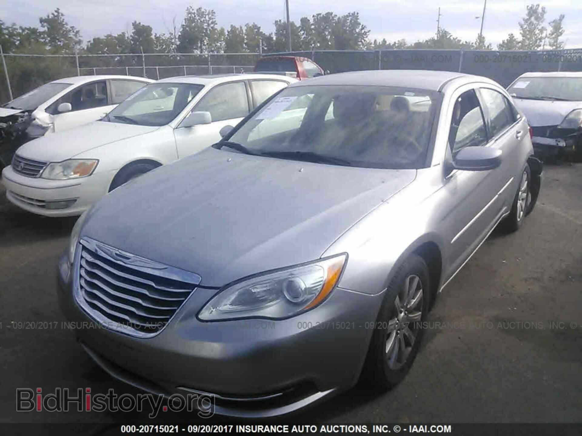 2013 Chrysler 200 - VIN: 1C3CCBBB0DN588638 - Фото 2