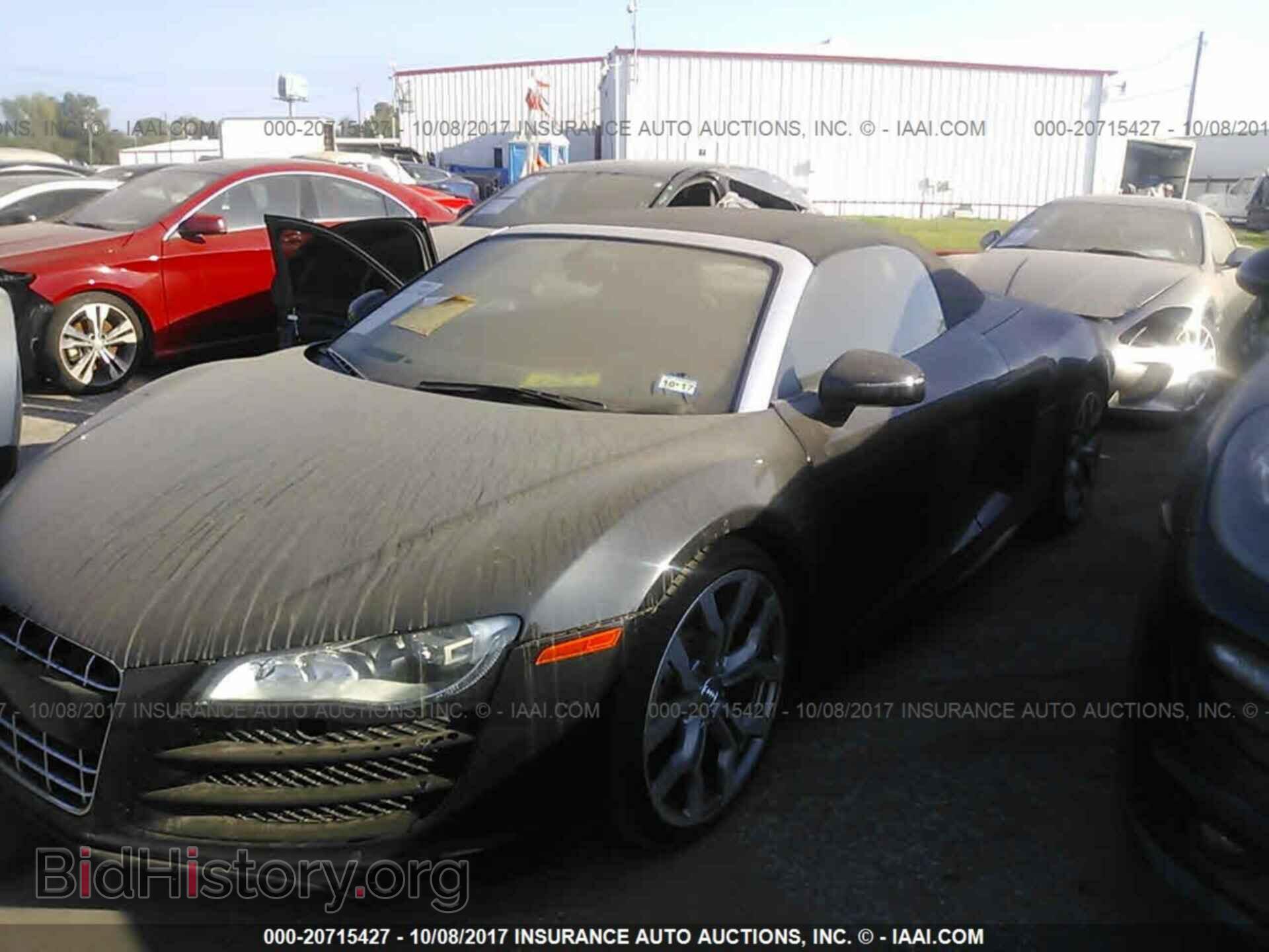 2011 Audi R8 - VIN: WUAVNAFG6BN002166 - Фото 2