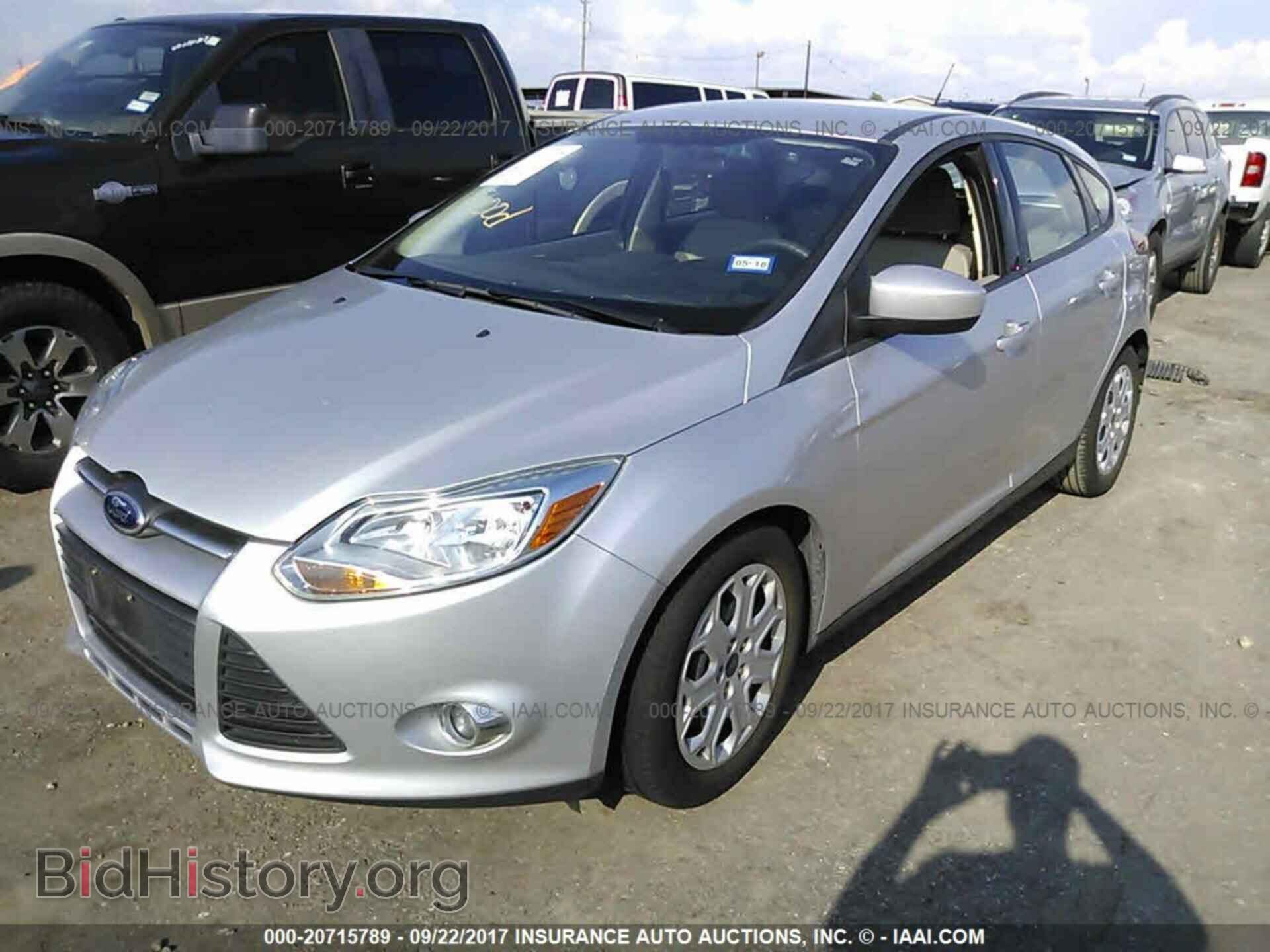2012 Ford Focus - VIN: 1FAHP3K20CL452571 - Photo 2