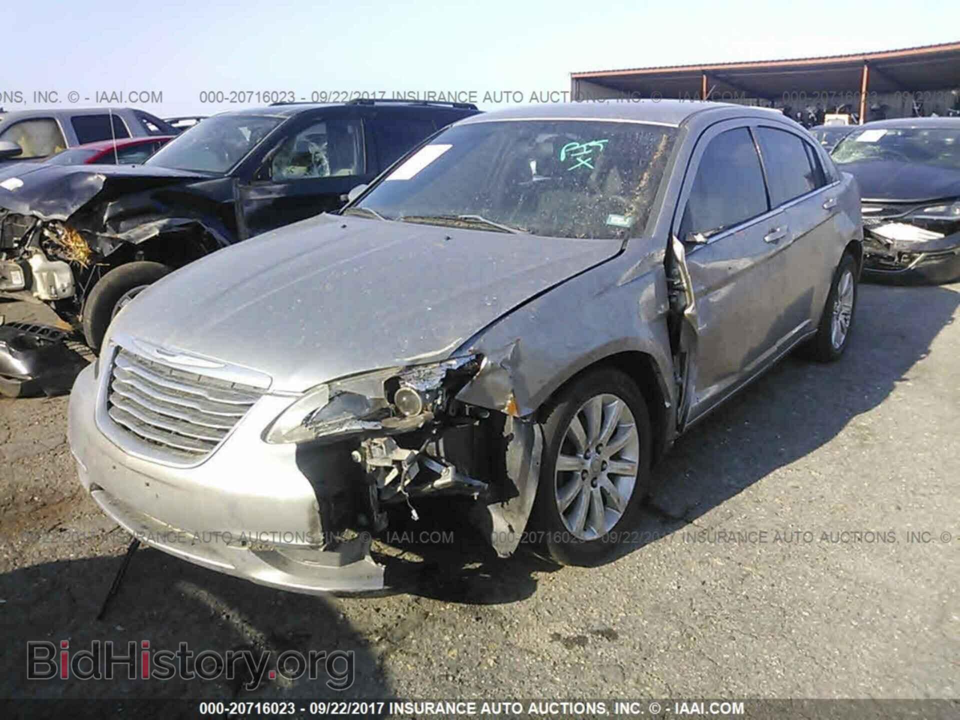 2013 Chrysler 200 - VIN: 1C3CCBBB7DN672780 - Photo 2