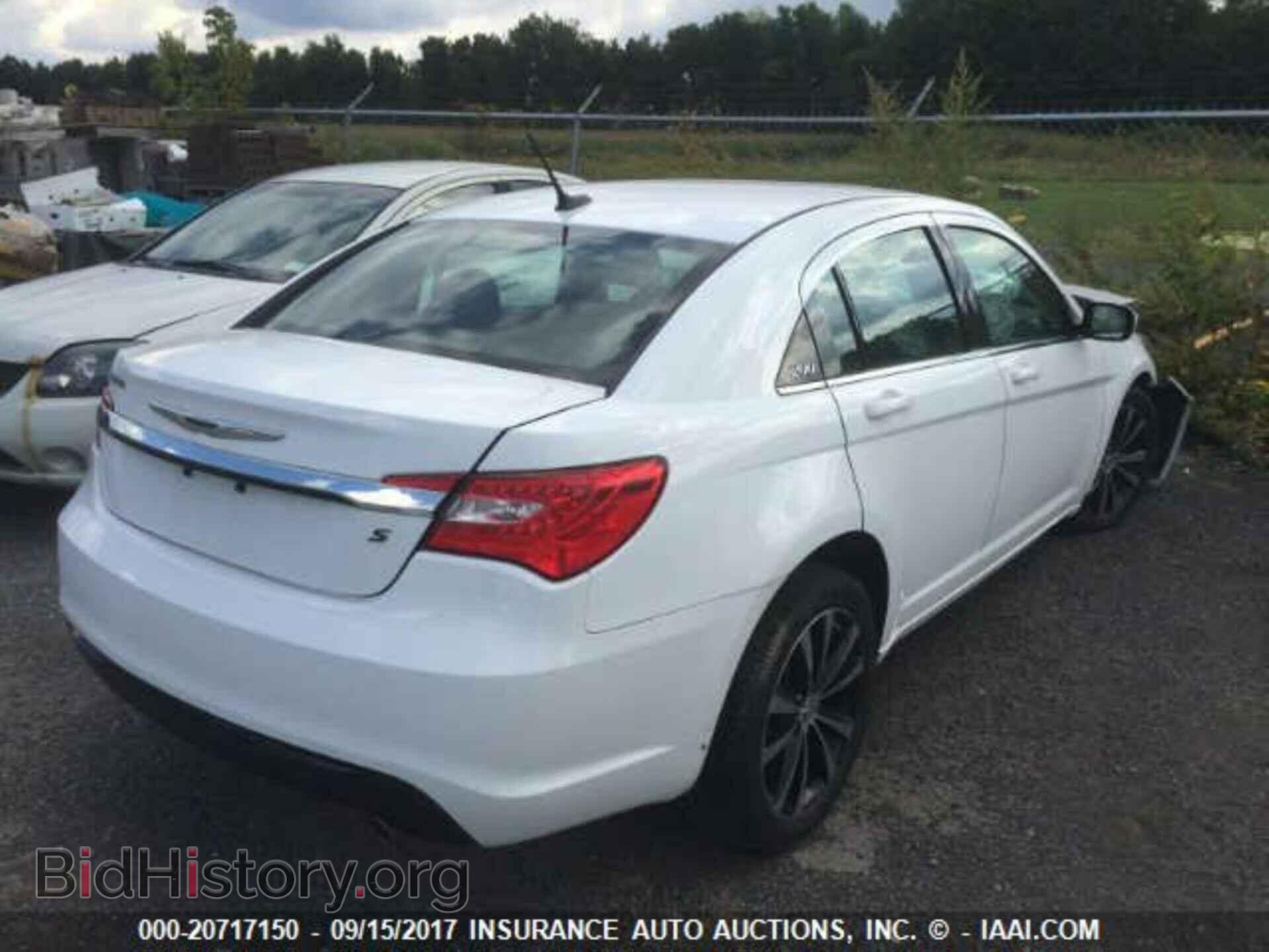 2014 Chrysler 200 - VIN: 1C3CCBBG4EN153571 - Photo 4