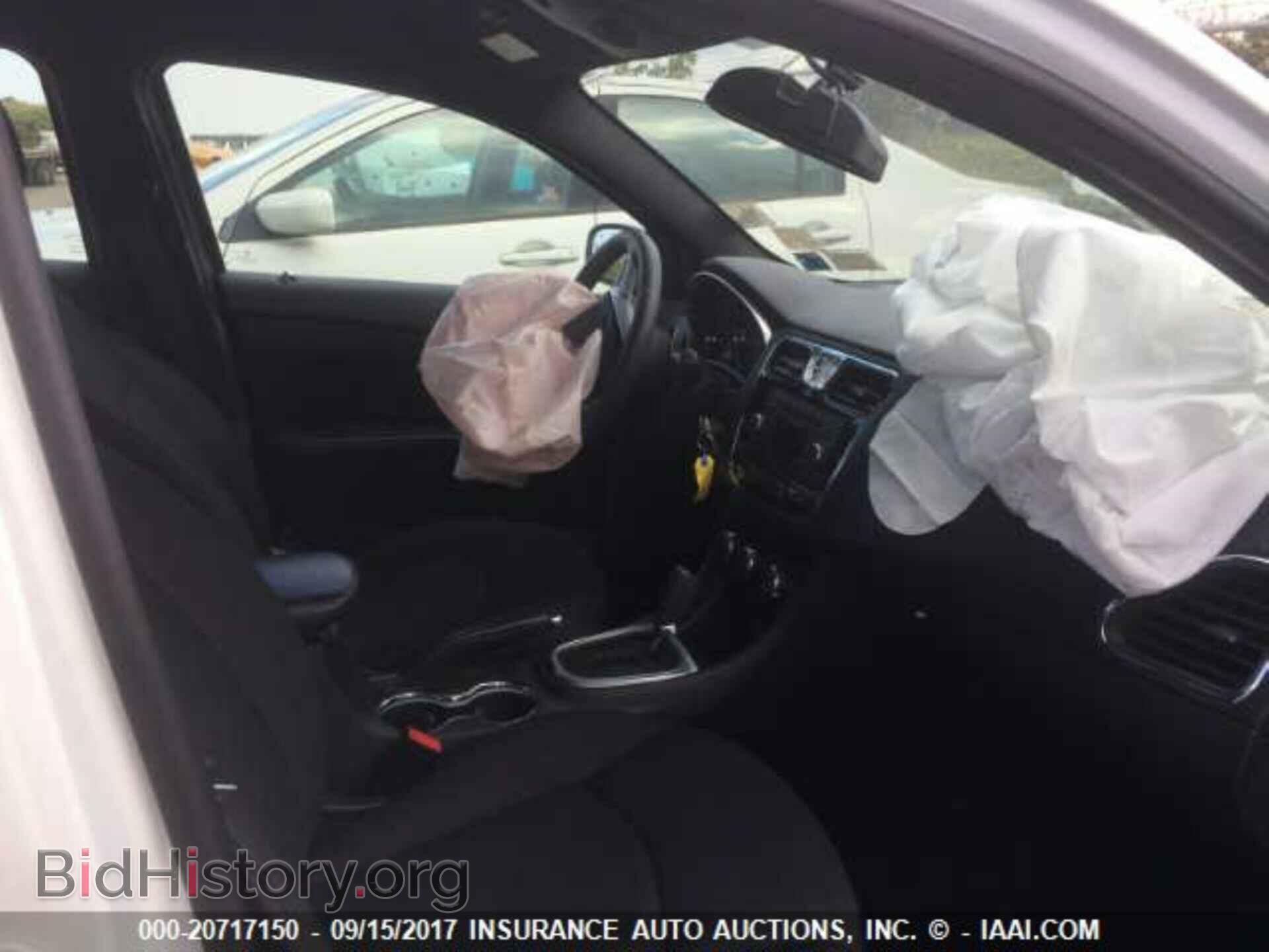 2014 Chrysler 200 - VIN: 1C3CCBBG4EN153571 - Photo 5