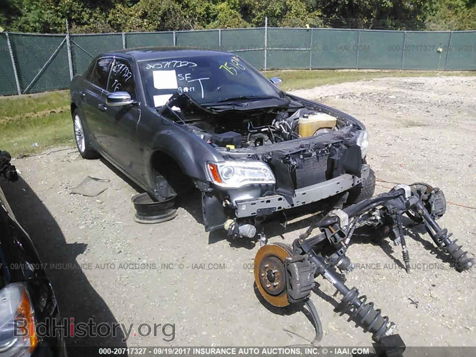 Photo 2C3CA6CT7BH583978 - Chrysler 300c 2011