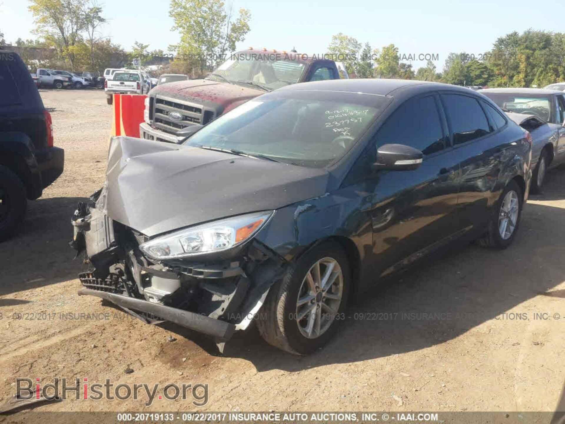 2016 Ford Focus - VIN: 1FADP3F24GL237757 - Photo 2