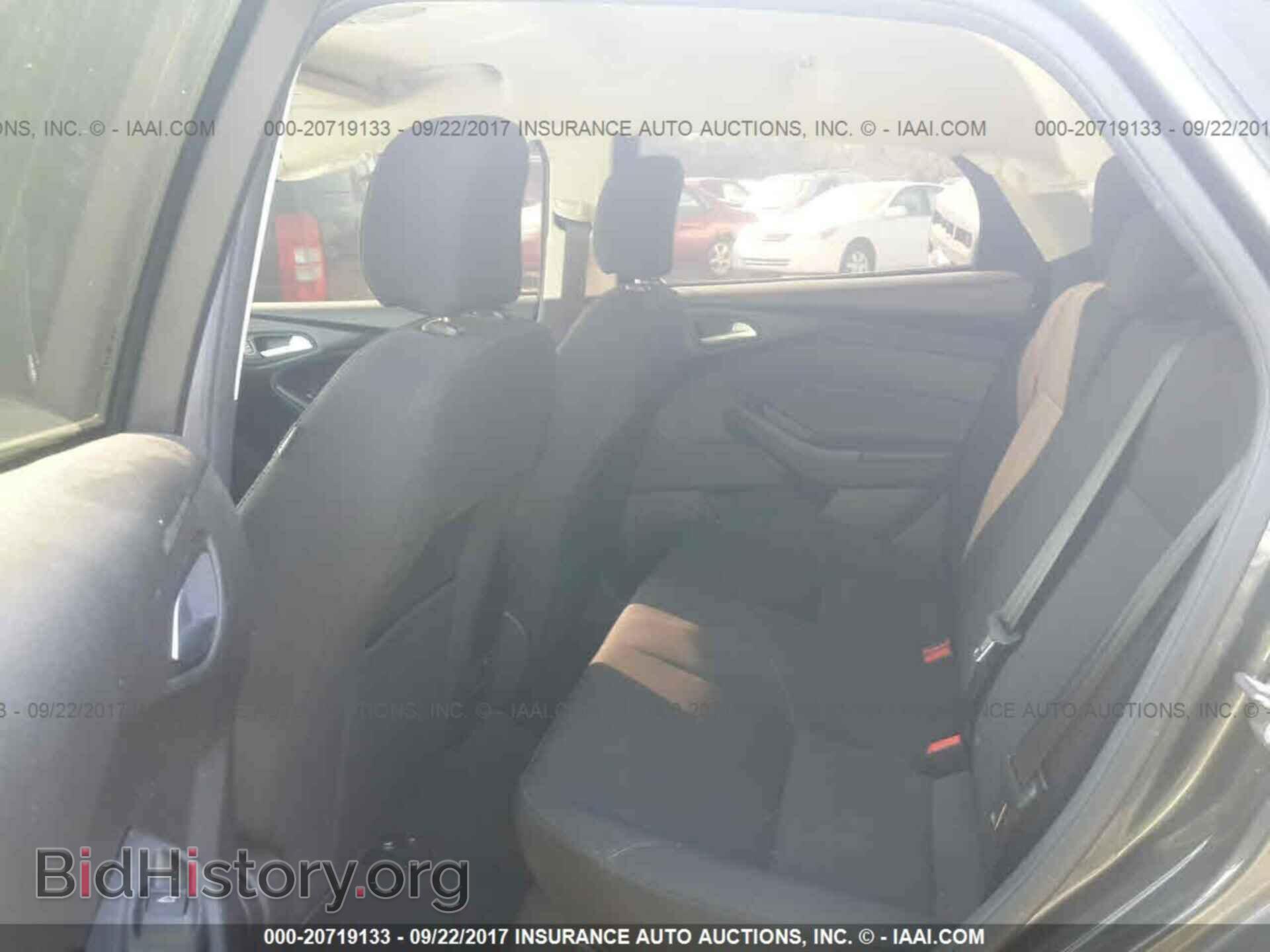 2016 Ford Focus - VIN: 1FADP3F24GL237757 - Photo 8