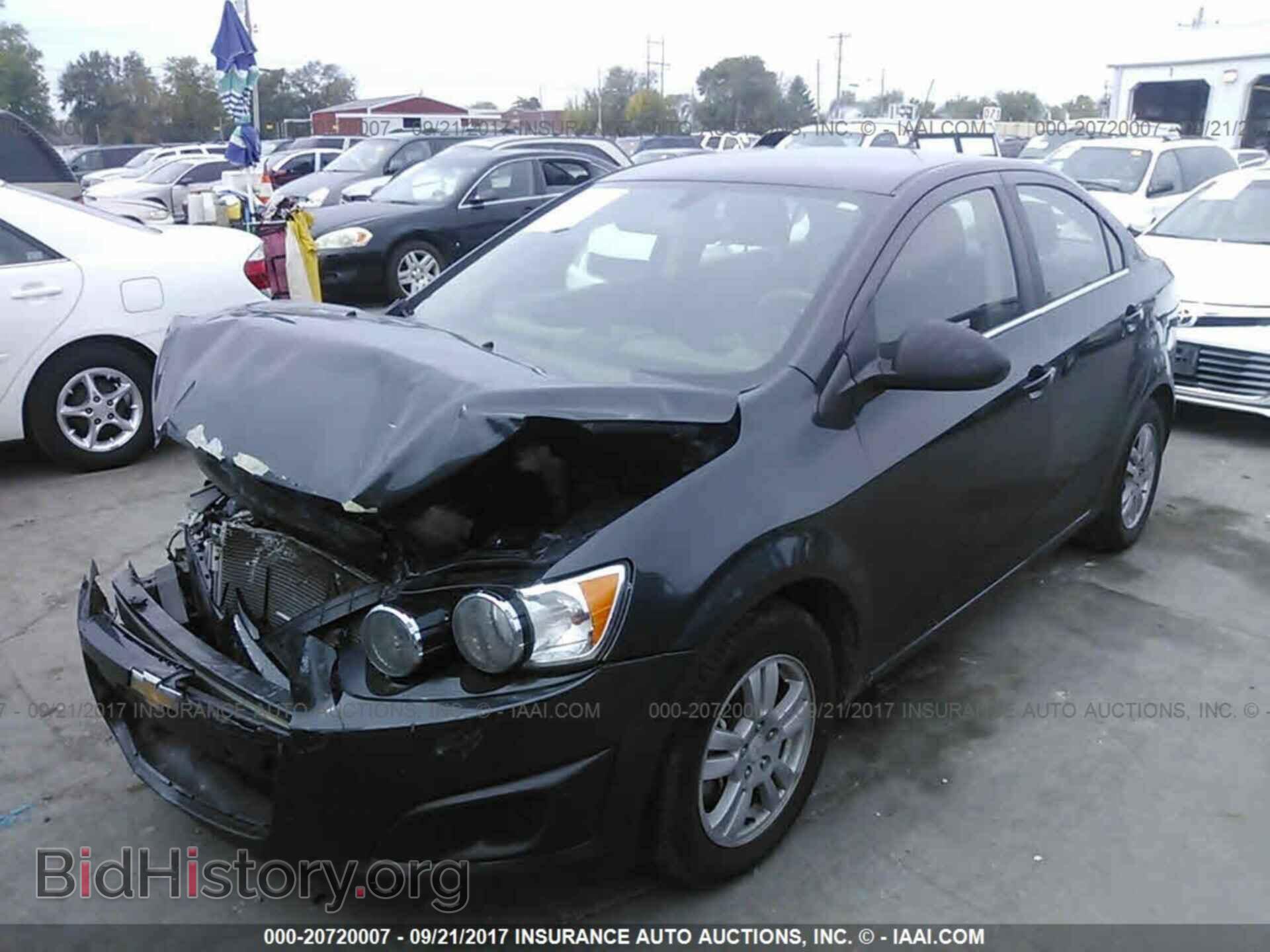 2014 Chevrolet Sonic - VIN: 1G1JC5SH8E4168831 - Фото 2