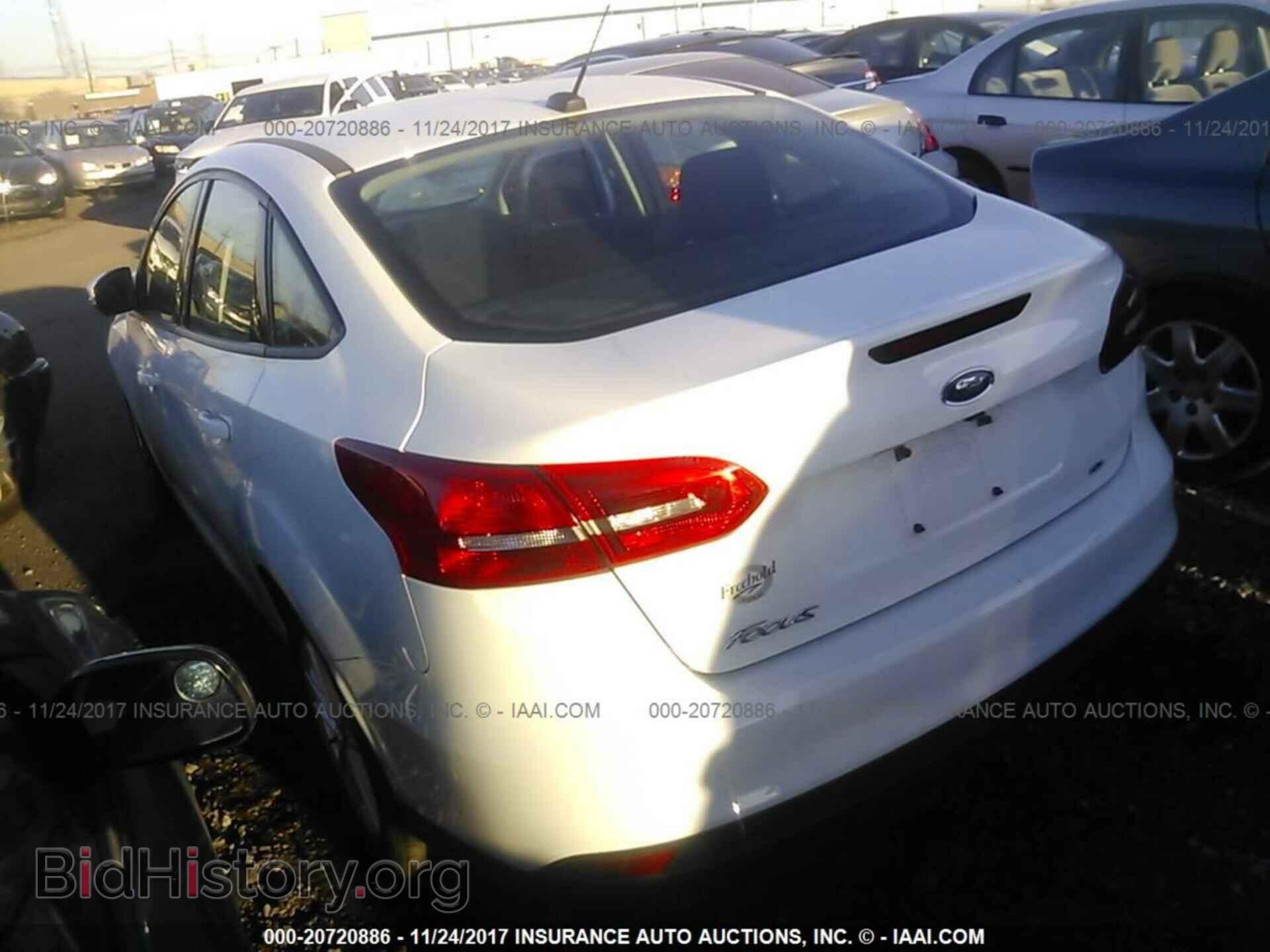 2016 Ford Focus - VIN: 1FADP3F21GL354390 - Photo 3