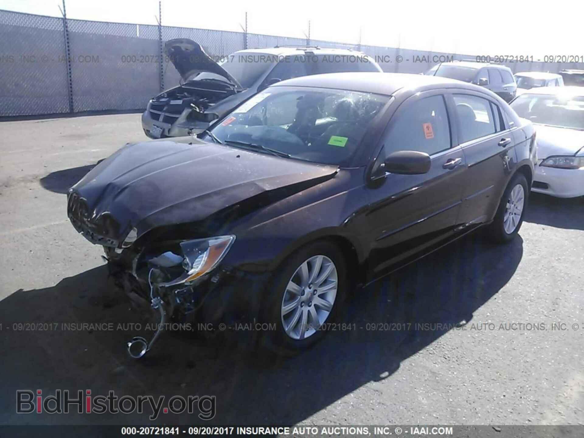 2013 Chrysler 200 - VIN: 1C3CCBBG8DN704244 - Фото 2