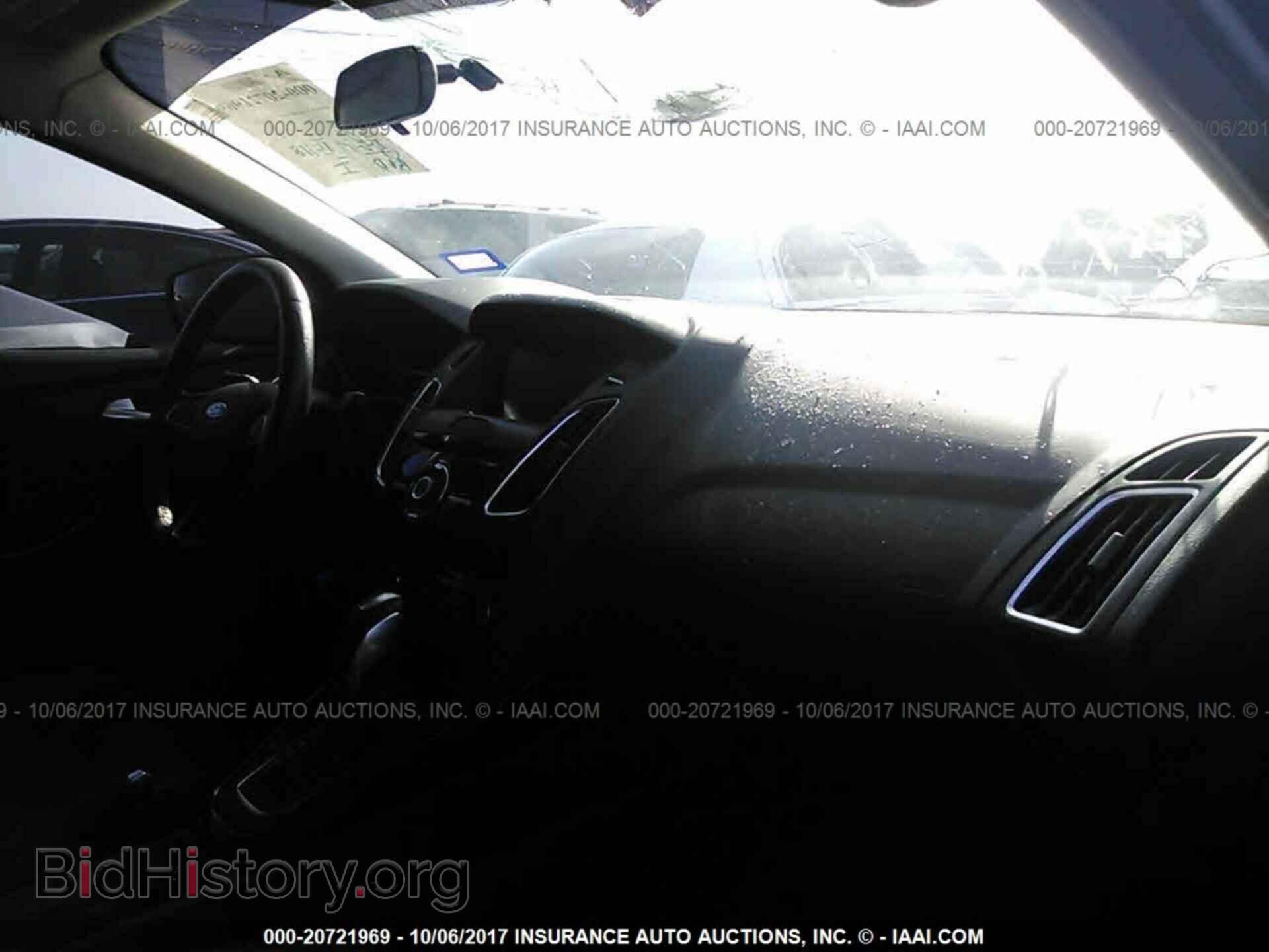 2016 Ford Focus - VIN: 1FADP3J20GL372094 - Photo 5