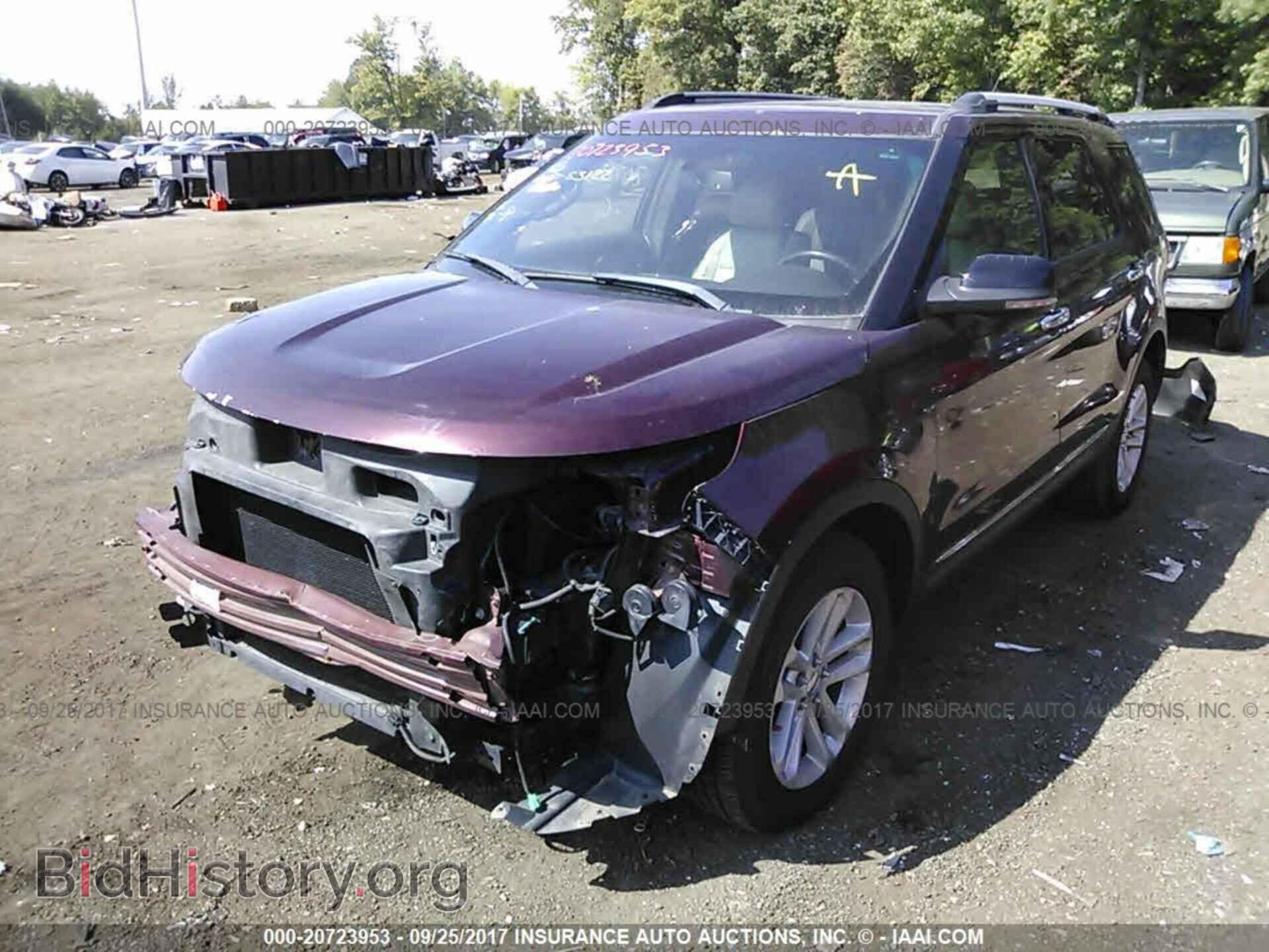 2011 Ford Explorer - VIN: 1FMHK8D88BGA17002 - Фото 2