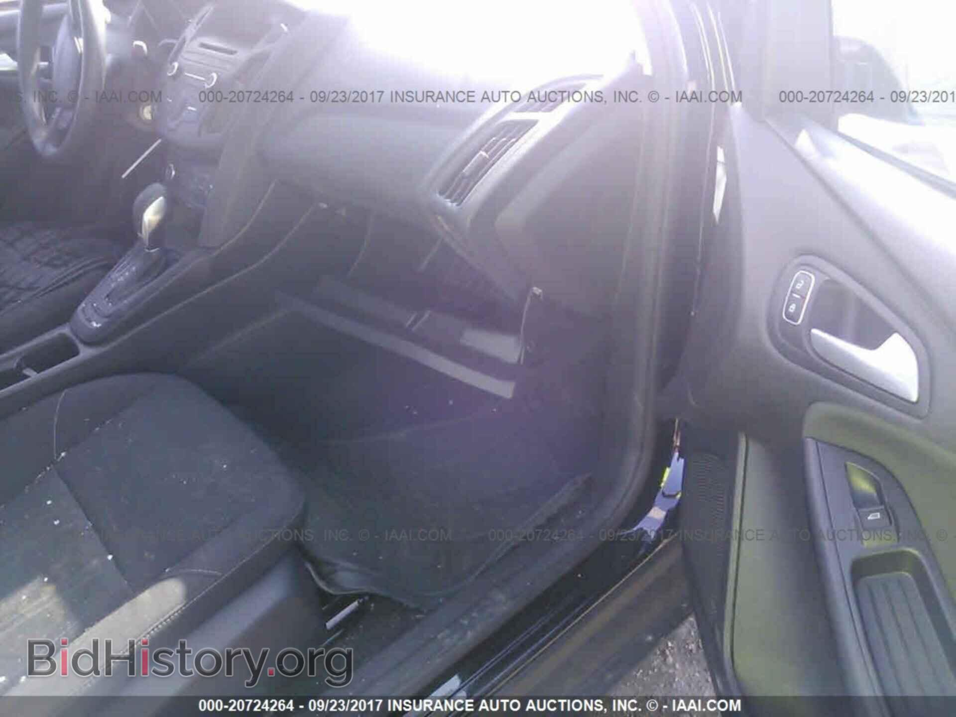 2017 Ford Focus - VIN: 1FADP3F22HL221302 - Photo 5