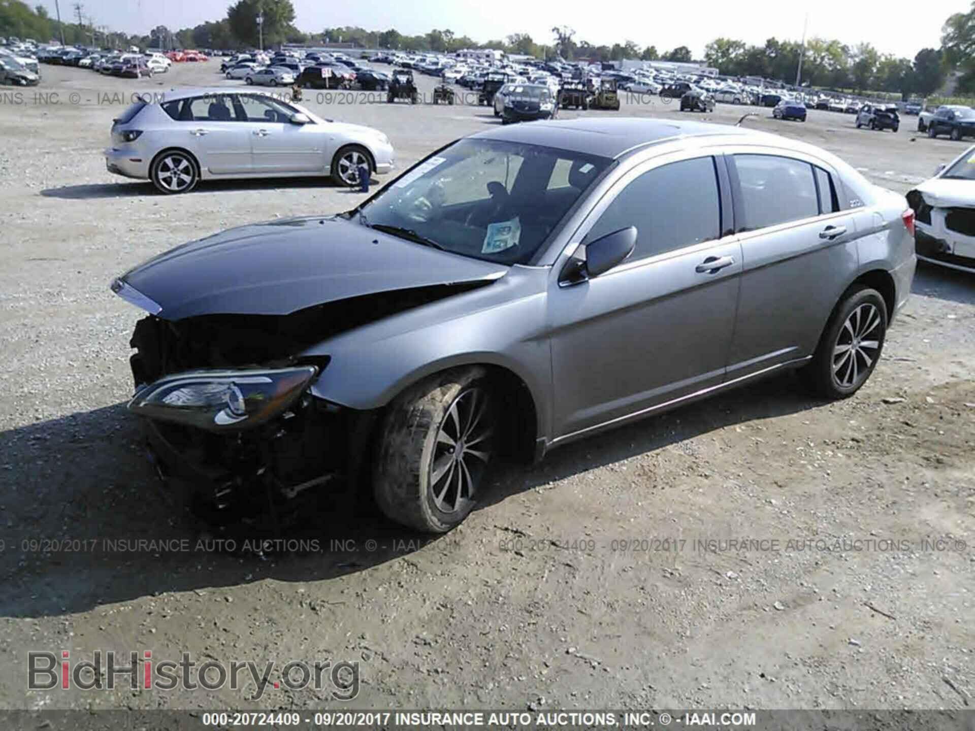 2011 Chrysler 200 - VIN: 1C3BC8FG3BN624131 - Photo 2