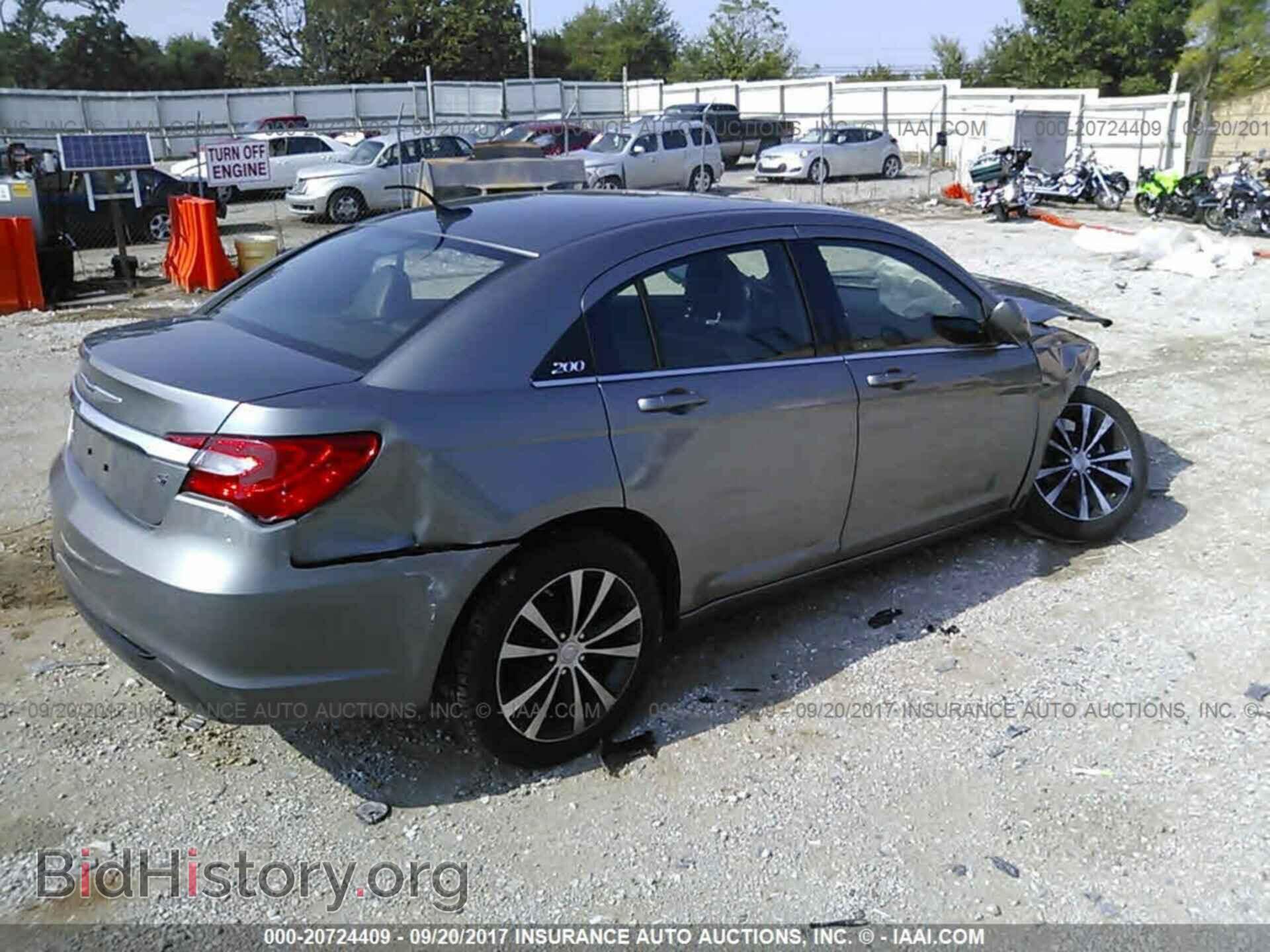 2011 Chrysler 200 - VIN: 1C3BC8FG3BN624131 - Photo 4