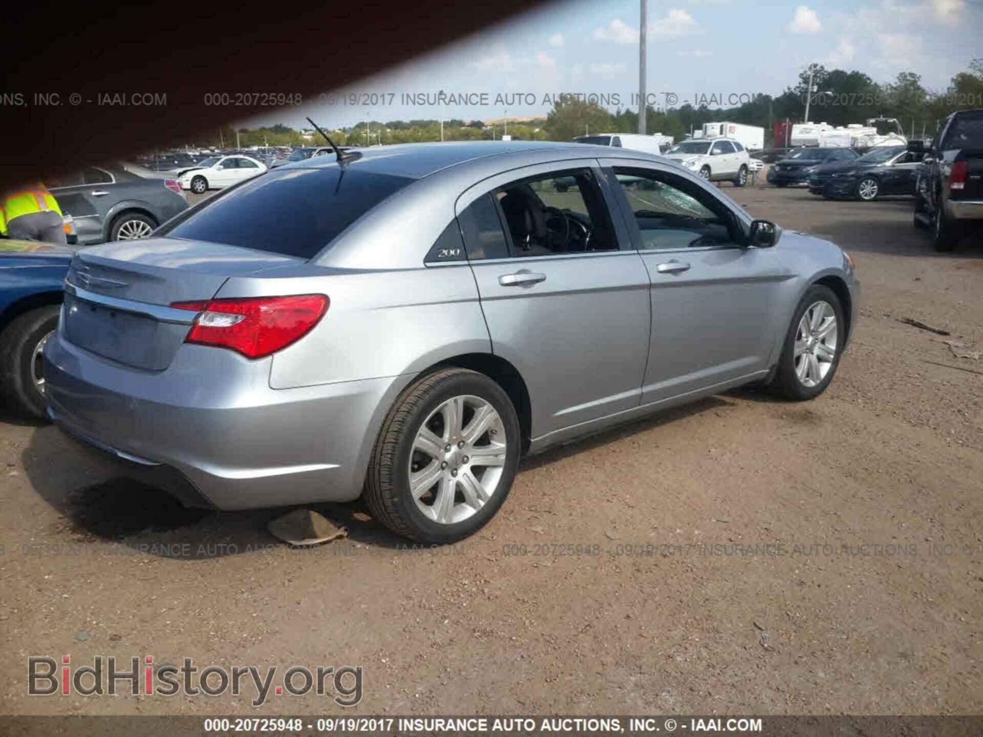 2013 Chrysler 200 - VIN: 1C3CCBAB0DN733209 - Фото 4