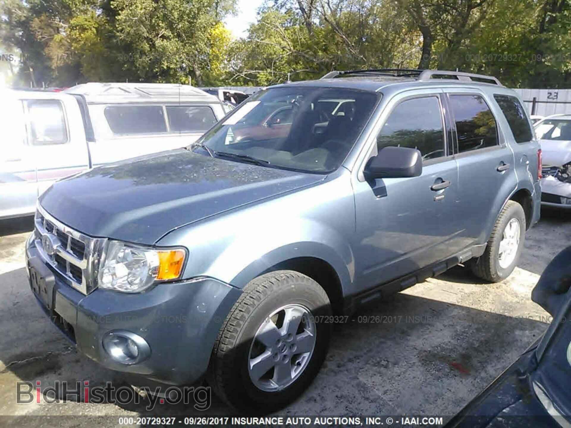 2012 Ford Escape - VIN: 1FMCU0D72CKA40285 - Photo 2