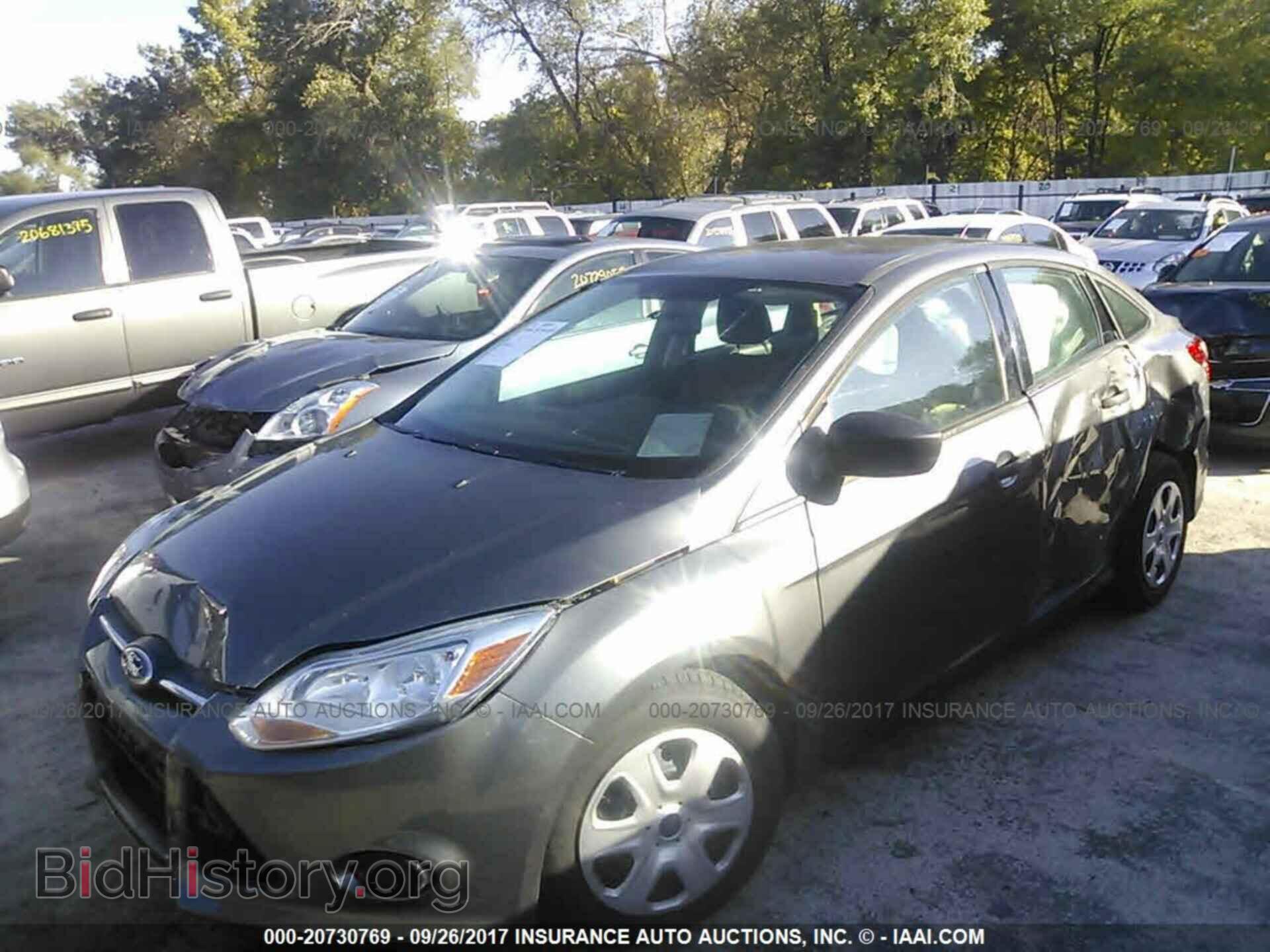 2012 Ford Focus - VIN: 1FAHP3E29CL215704 - Photo 2
