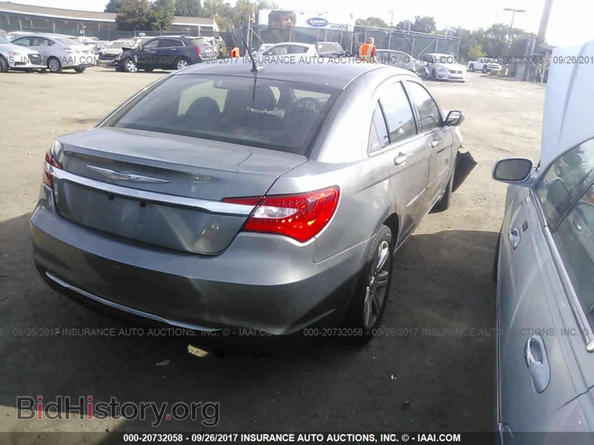 2013 Chrysler 200 - VIN: 1C3CCBBB2DN714983 - Photo 4