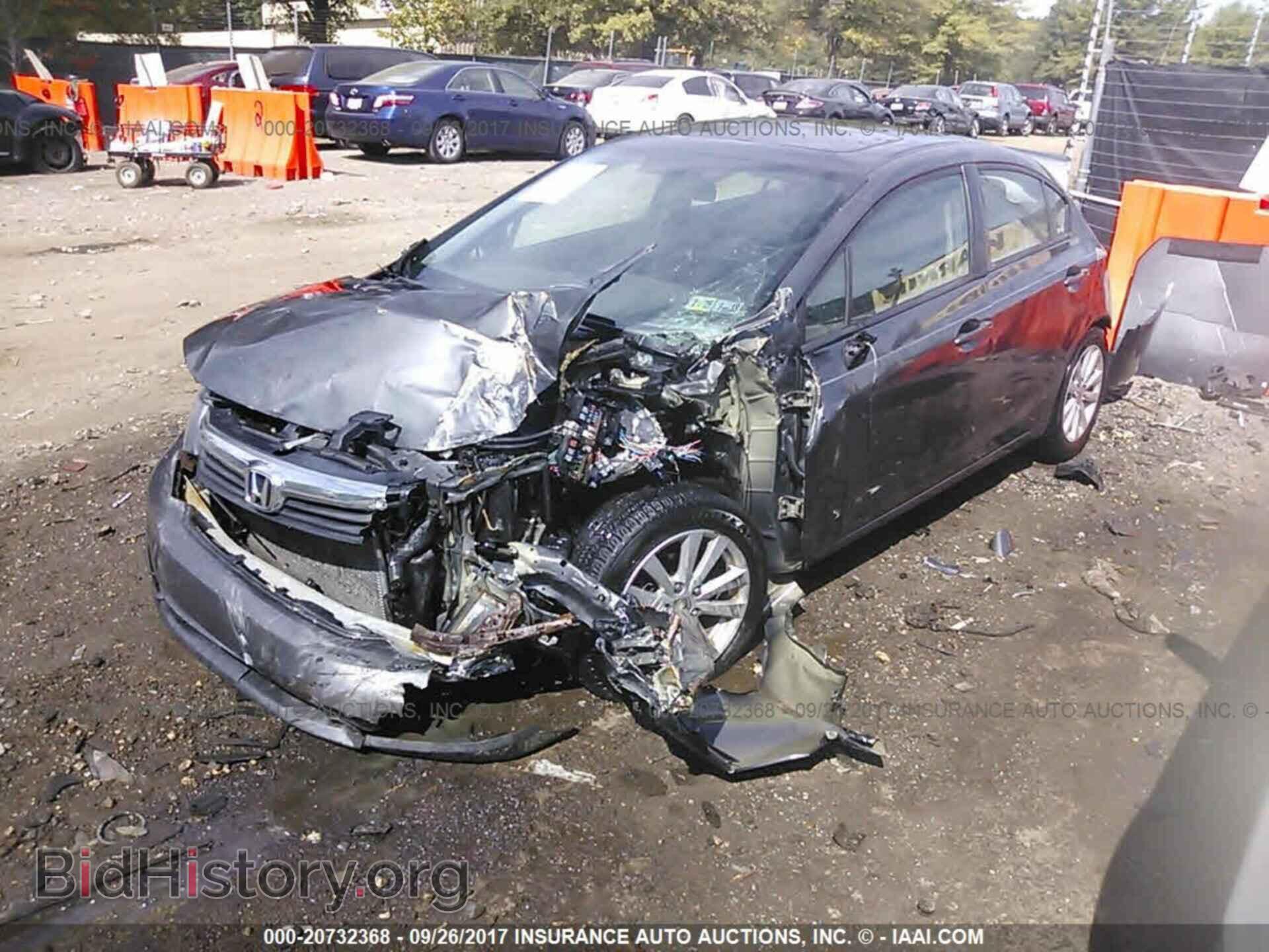 2012 Honda Civic - VIN: 2HGFB2F91CH507402 - Photo 2