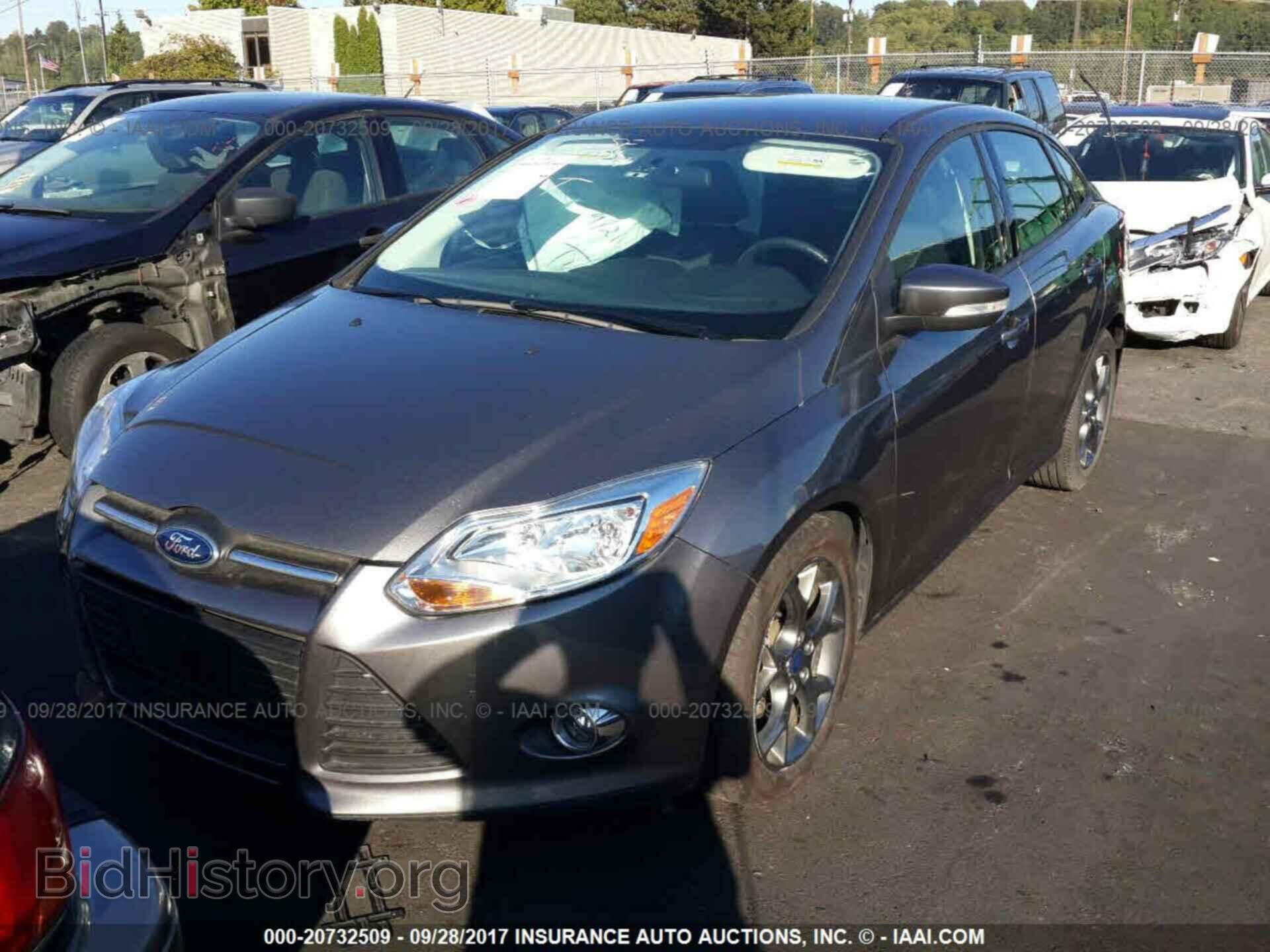 2013 Ford Focus - VIN: 1FADP3F22DL162164 - Фото 2