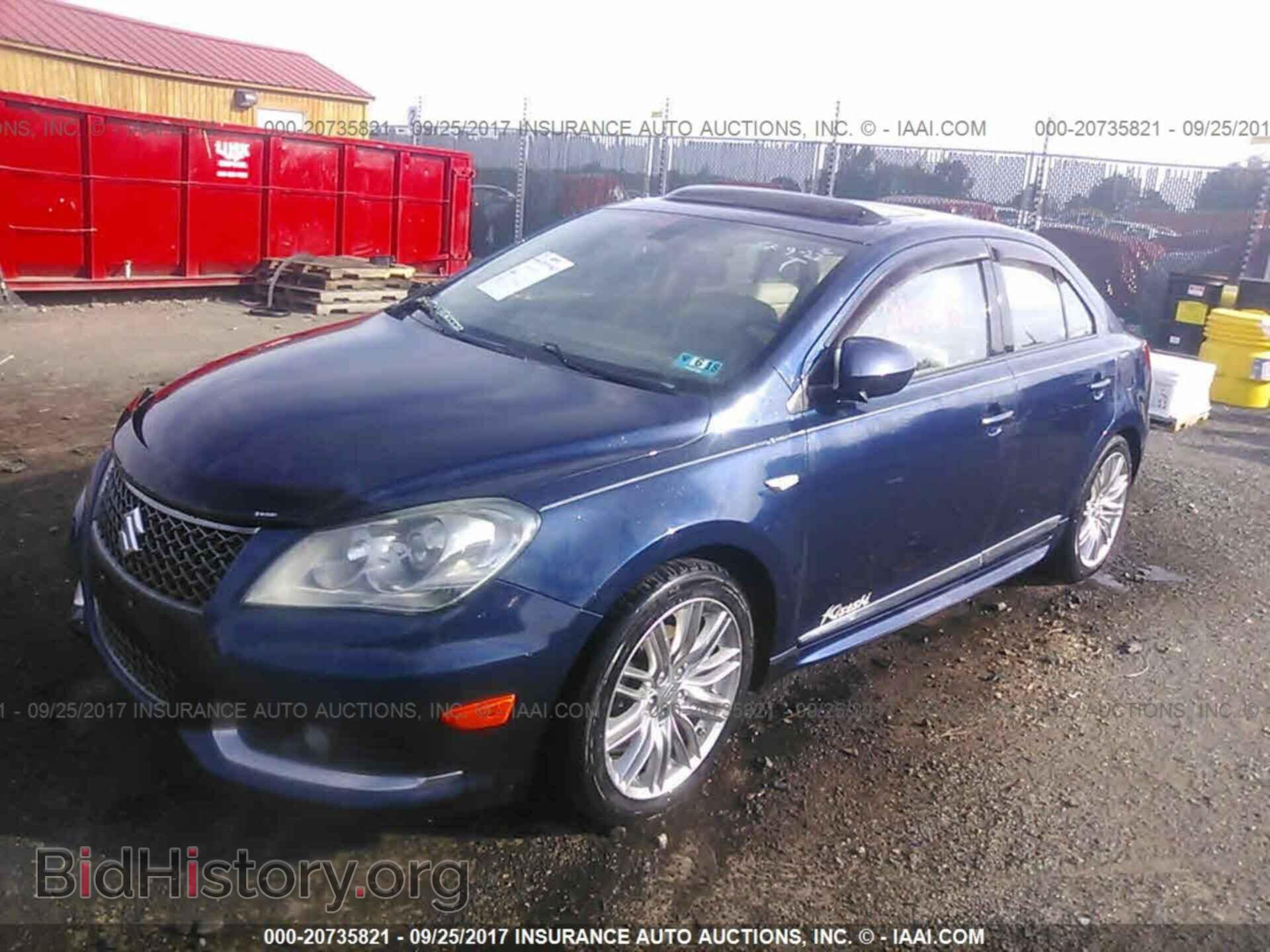 2011 Suzuki Kizashi - VIN: JS2RF9A86B6110104 - Photo 2