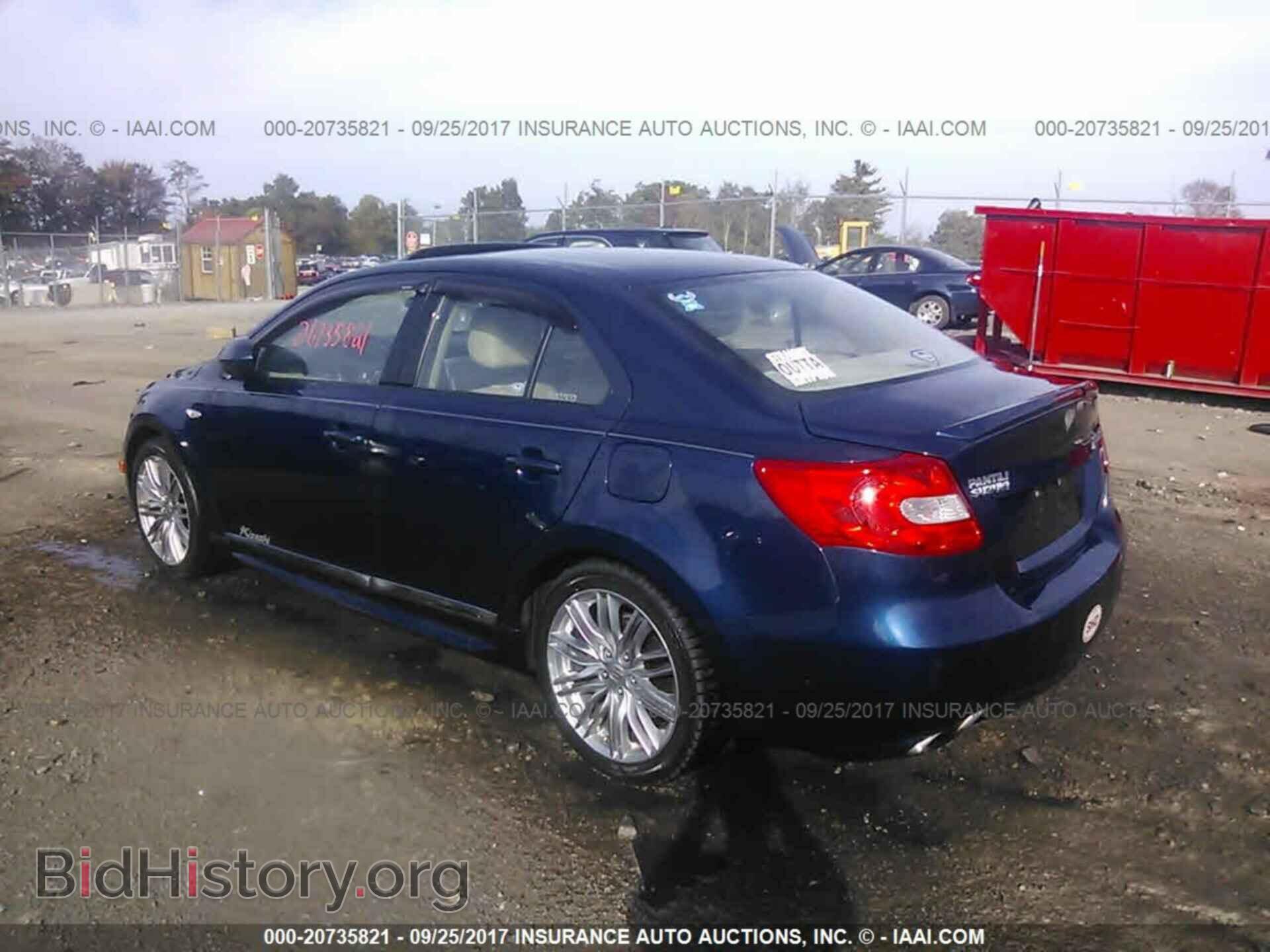 2011 Suzuki Kizashi - VIN: JS2RF9A86B6110104 - Photo 3