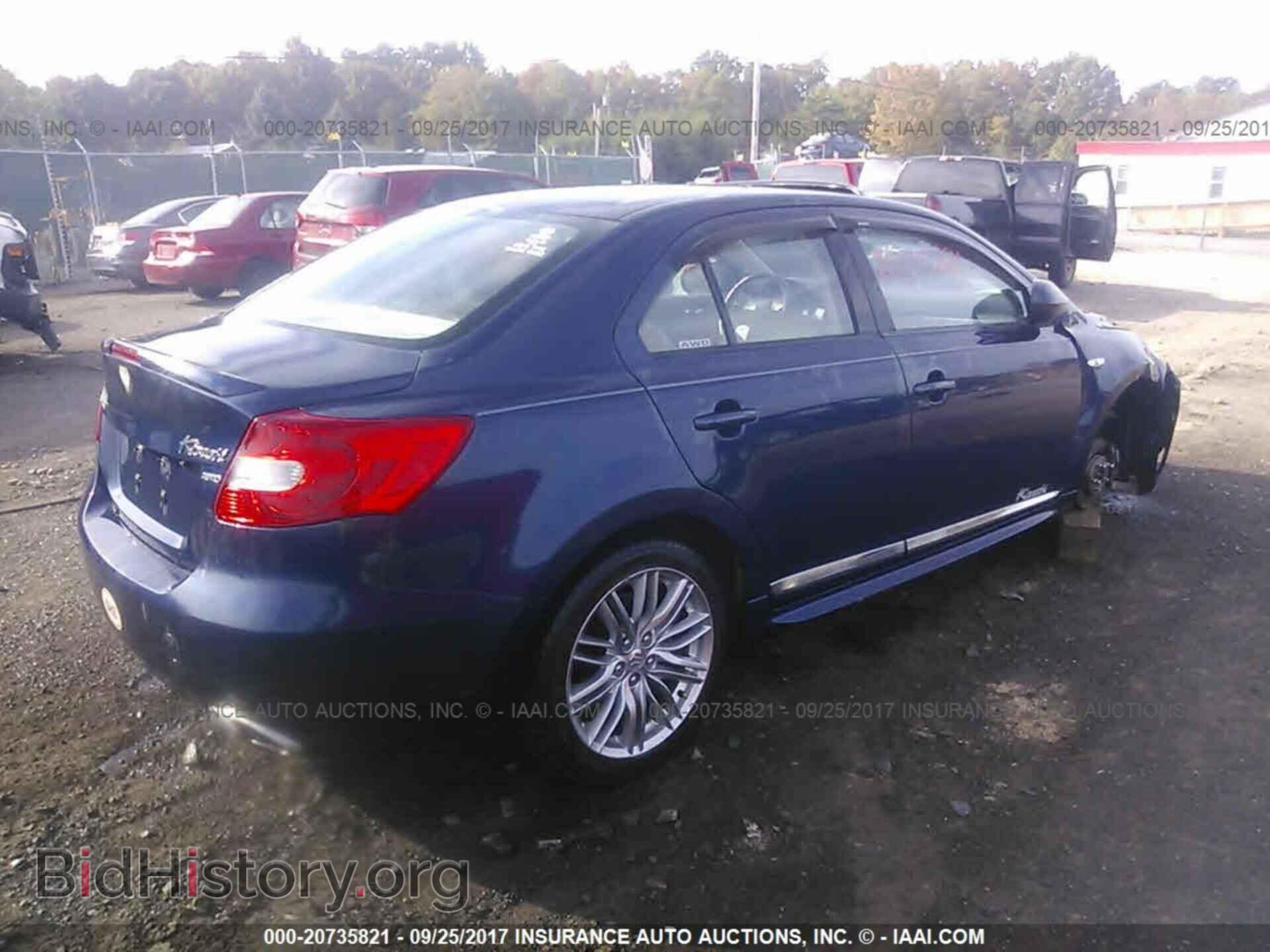 2011 Suzuki Kizashi - VIN: JS2RF9A86B6110104 - Photo 4