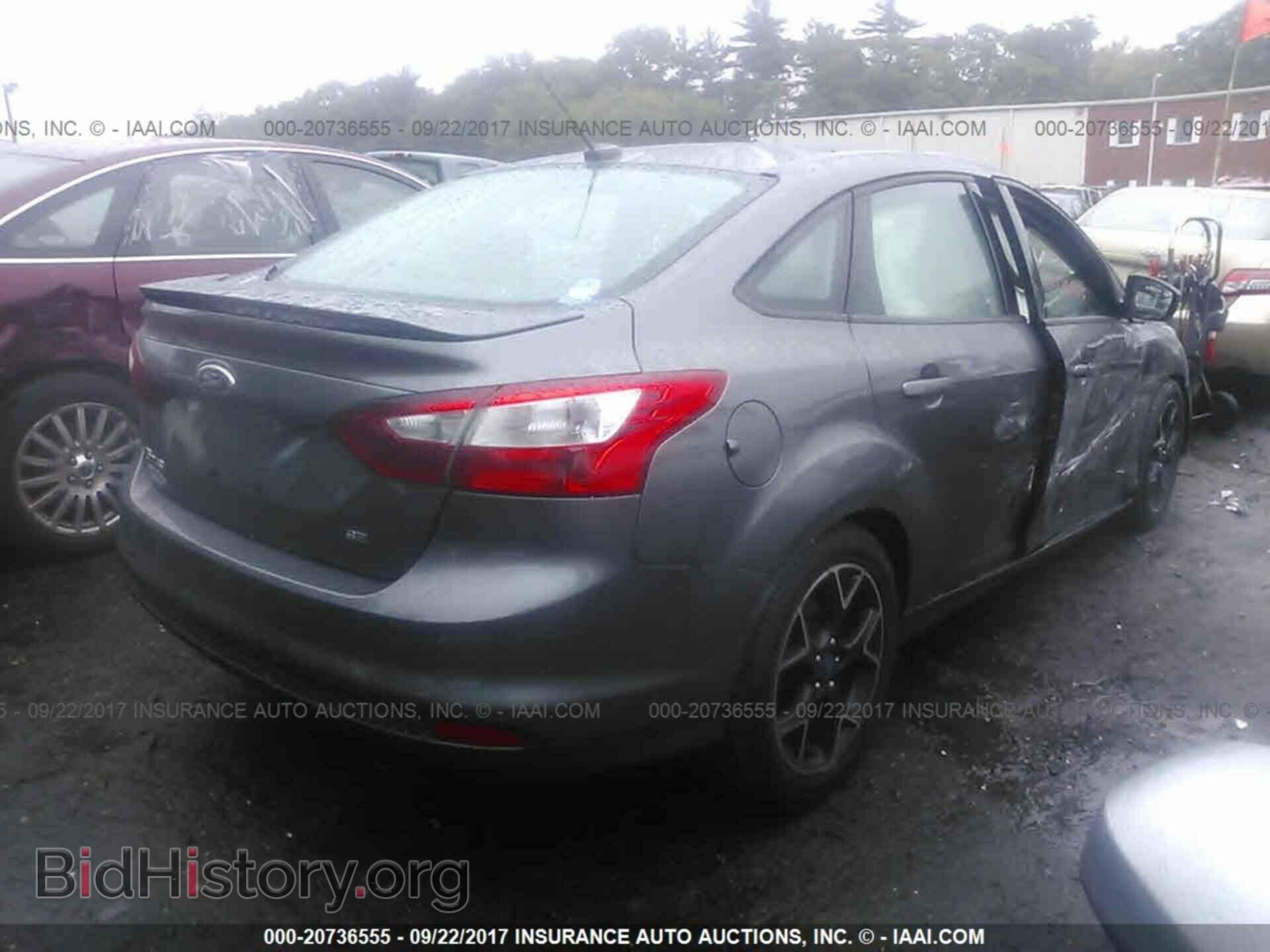 2012 Ford Focus - VIN: 1FAHP3F28CL384255 - Photo 4