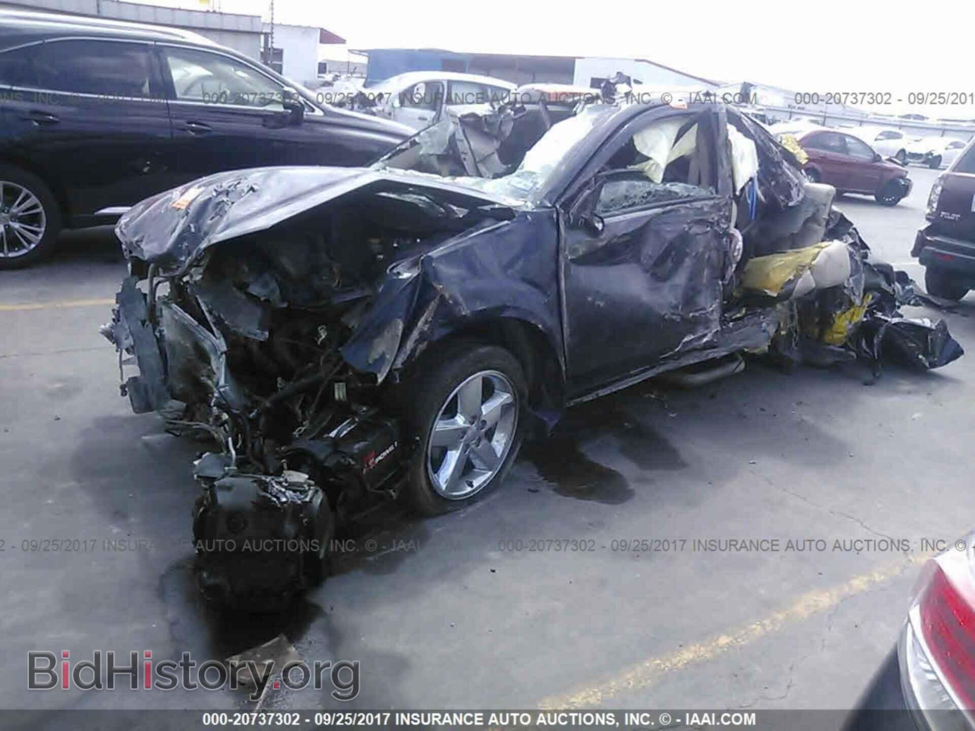 2011 Dodge Avenger - VIN: 1B3BD2FG2BN585233 - Фото 2