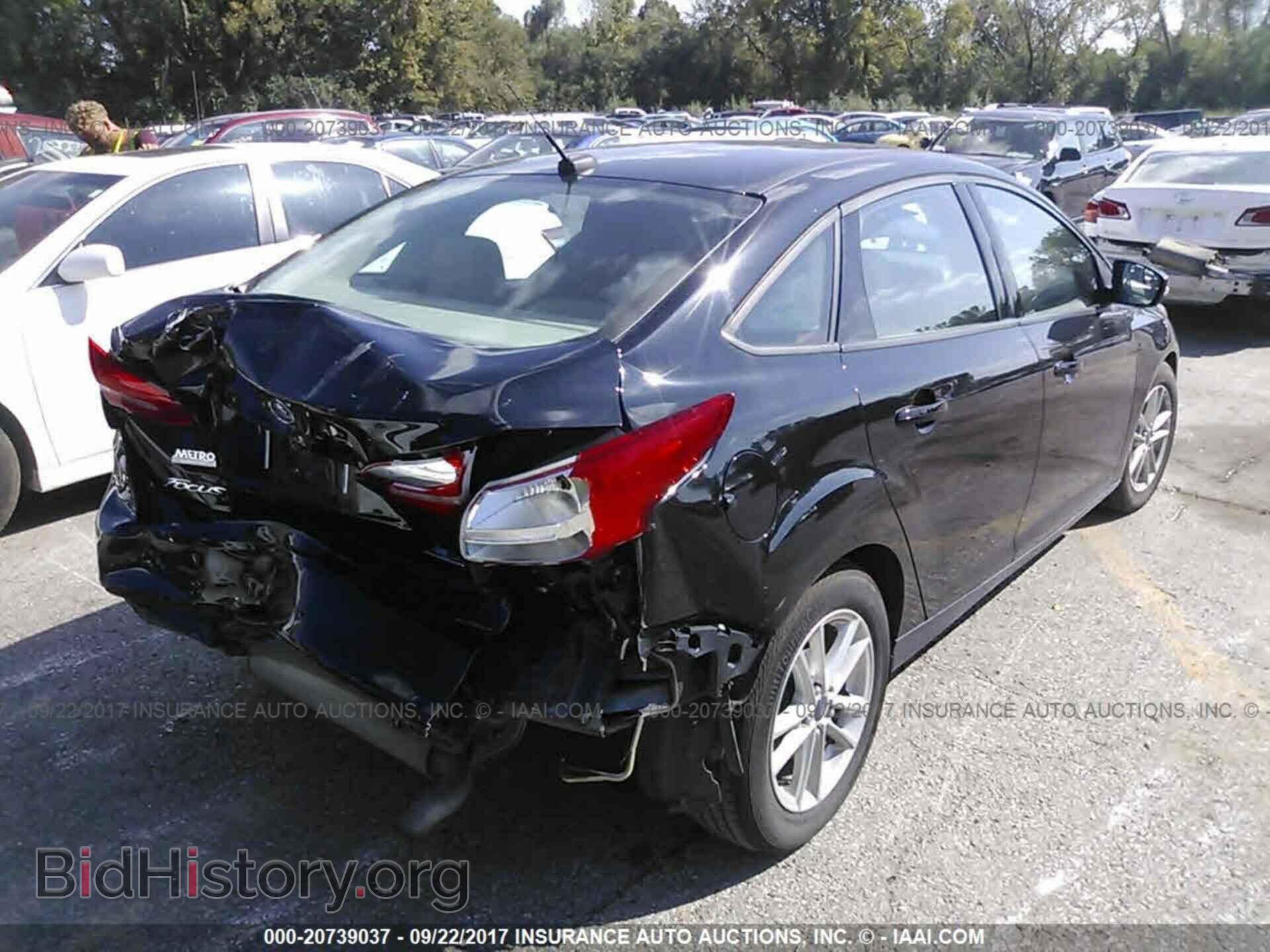 2016 Ford Focus - VIN: 1FADP3F21GL212430 - Photo 4