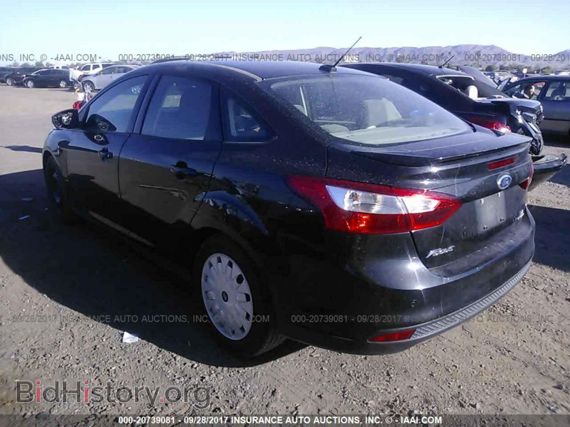 2014 Ford Focus - VIN: 1FADP3F27EL131817 - Photo 3