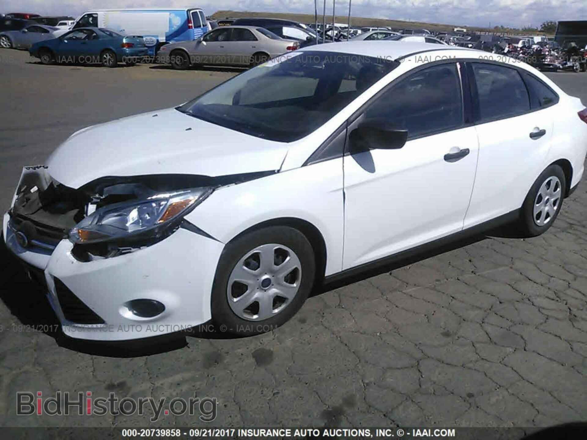 2014 Ford Focus - VIN: 1FADP3E24EL330552 - Фото 2