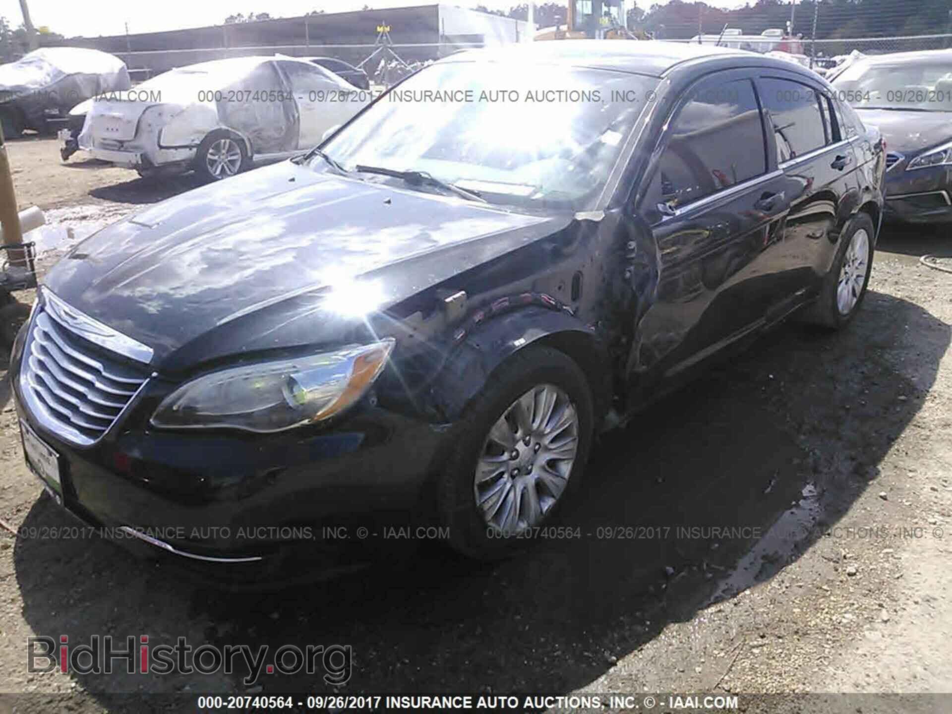 2014 Chrysler 200 - VIN: 1C3CCBAB2EN146785 - Photo 2