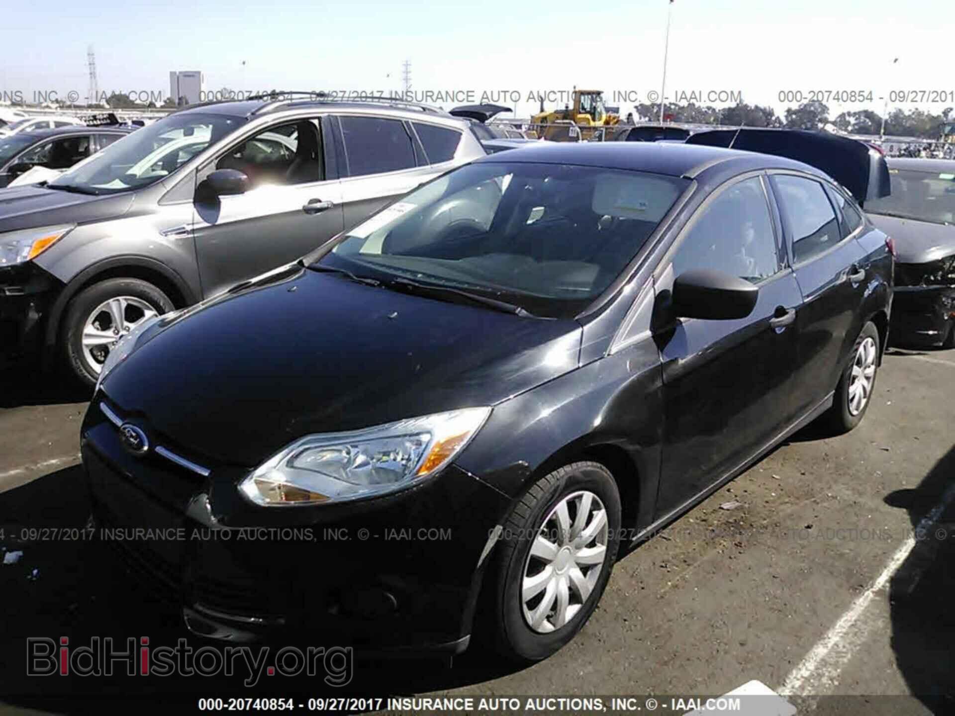 2013 Ford Focus - VIN: 1FADP3E25DL210774 - Photo 2
